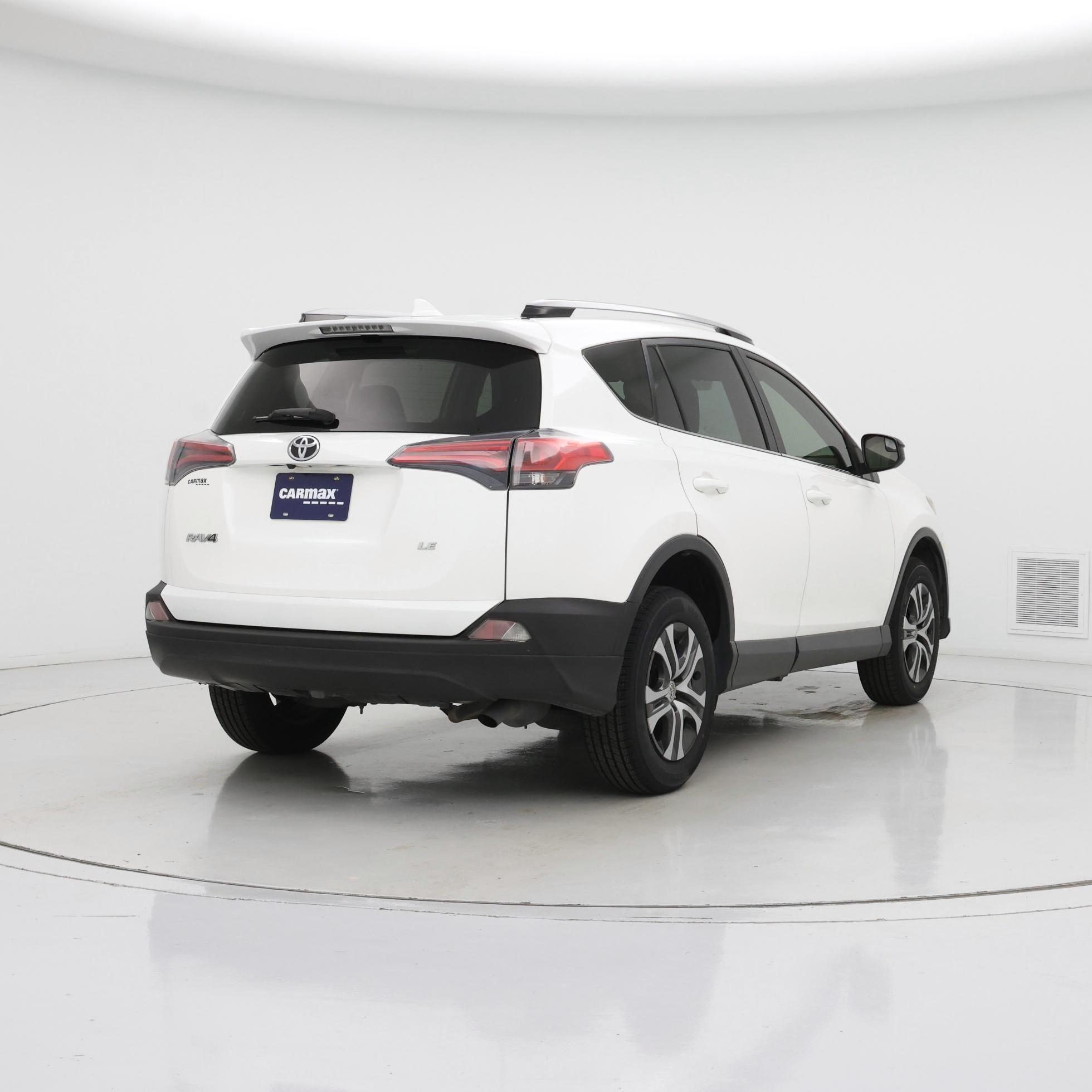 Thumbnail: 2017 Toyota RAV4 - 8