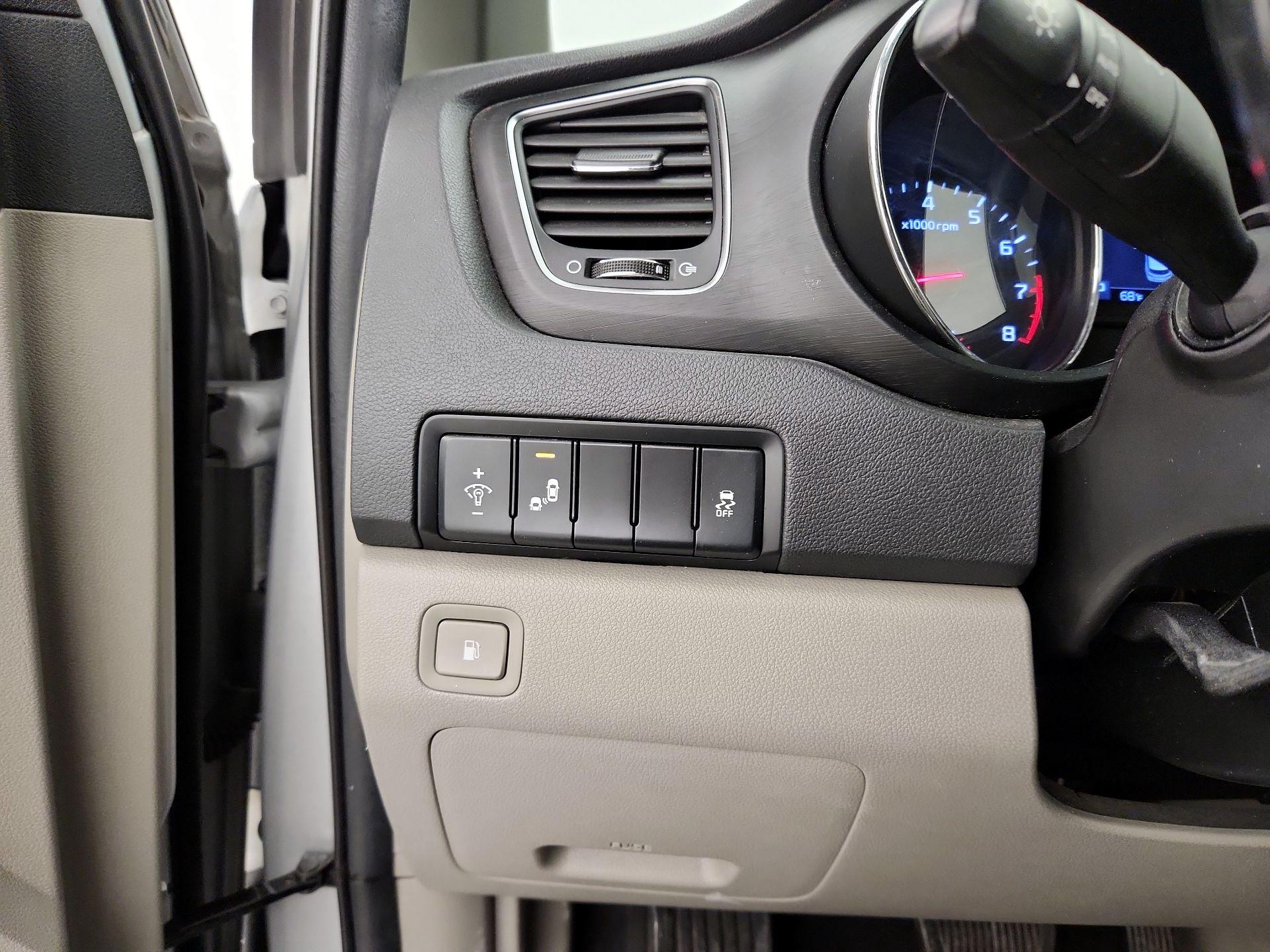 Thumbnail: 2020 Kia Sedona - 13