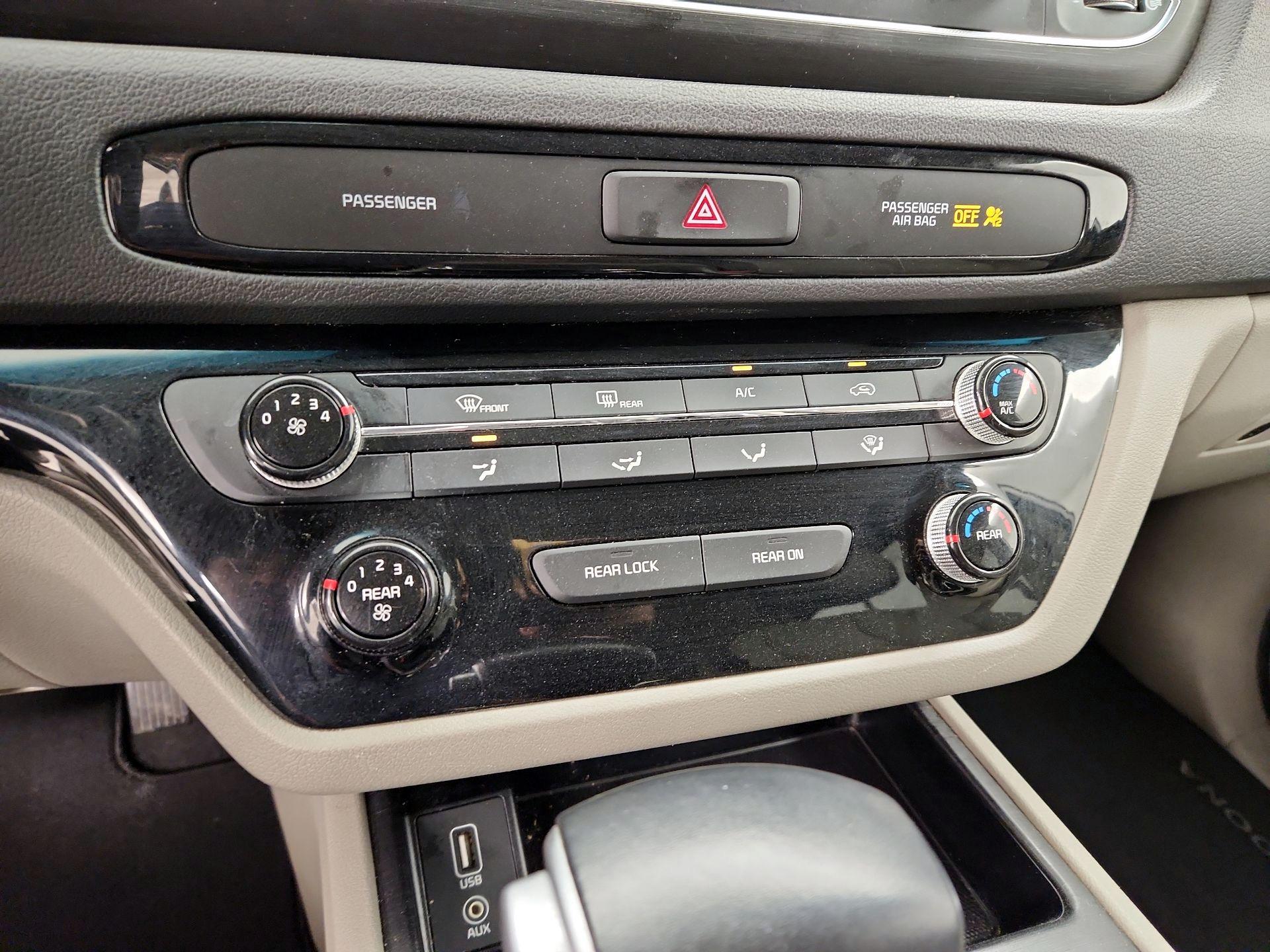 Thumbnail: 2020 Kia Sedona - 16