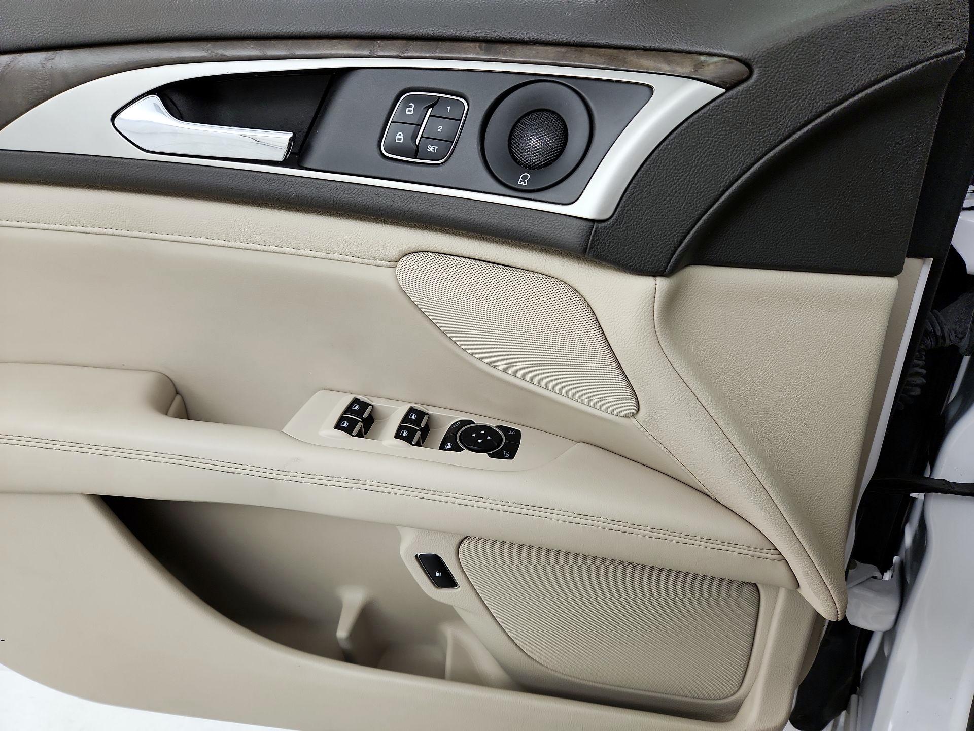 Thumbnail: 2017 Lincoln MKZ - 12