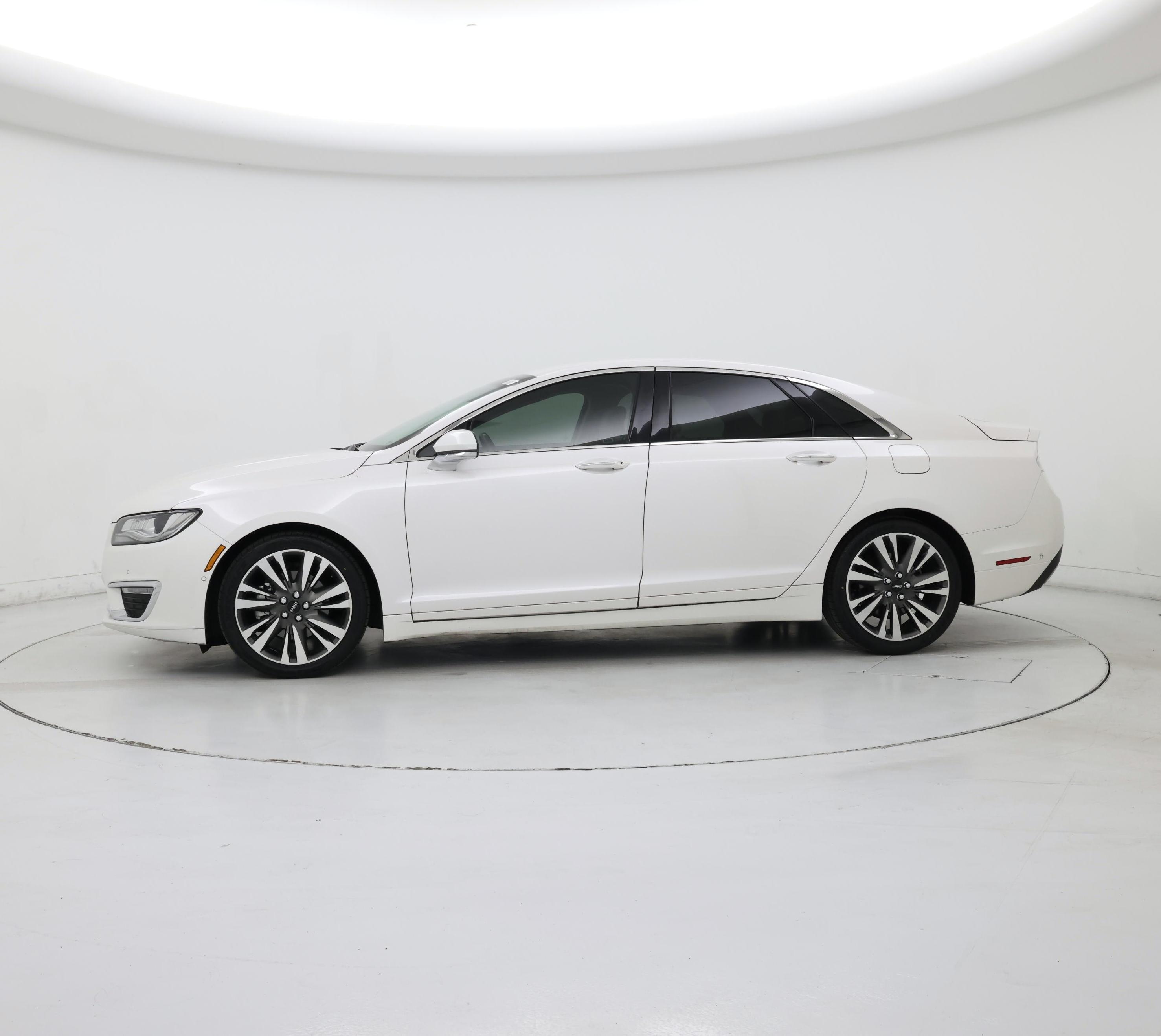 Thumbnail: 2017 Lincoln MKZ - 3