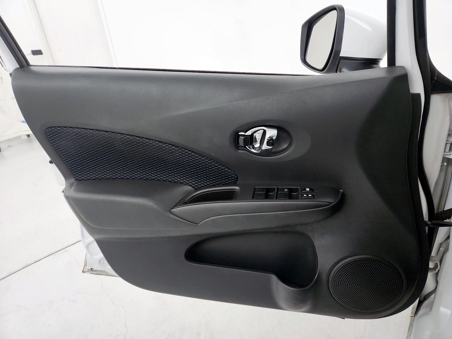 Thumbnail: 2016 Nissan Versa Note - 12