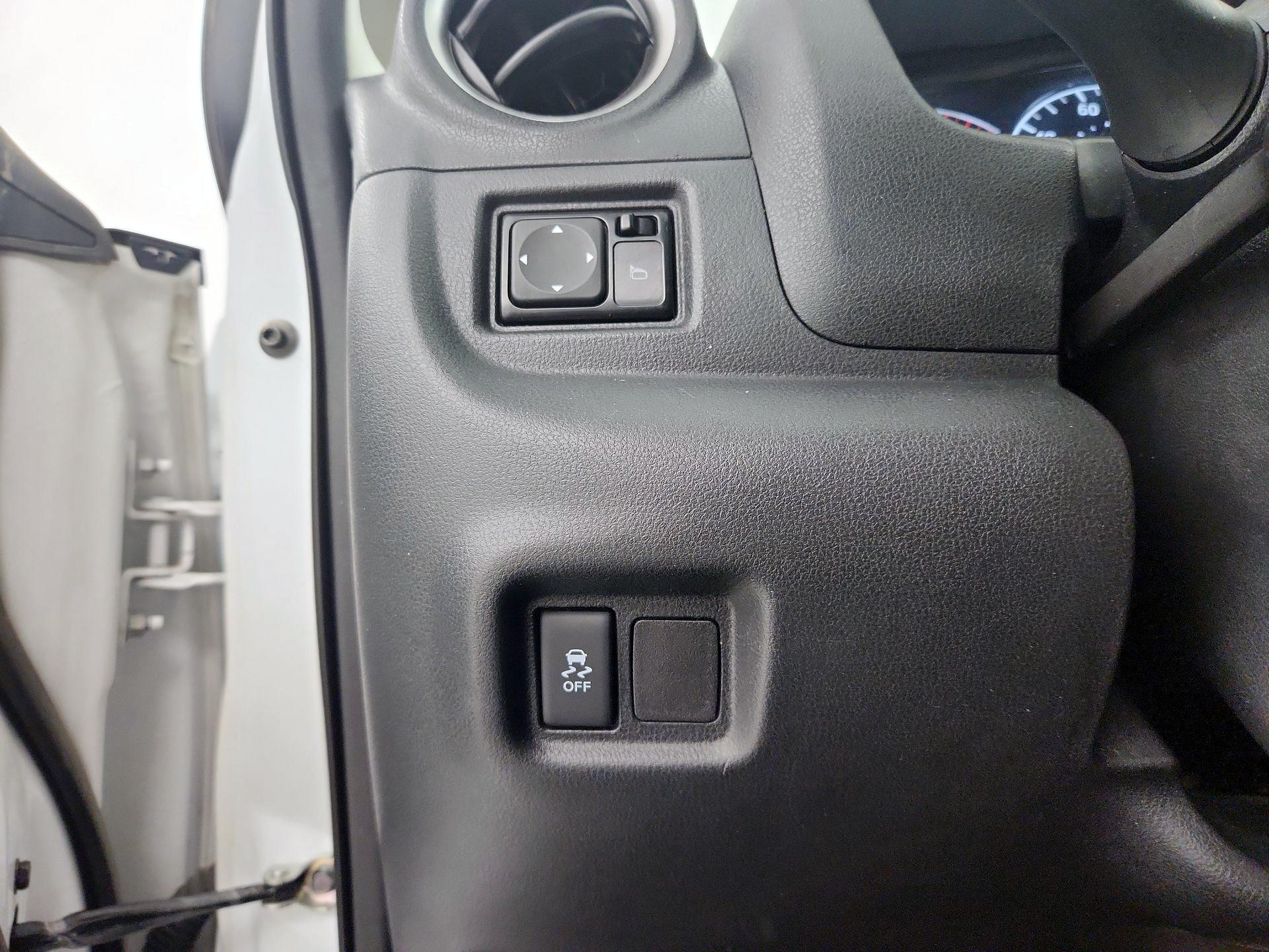 Thumbnail: 2016 Nissan Versa Note - 13