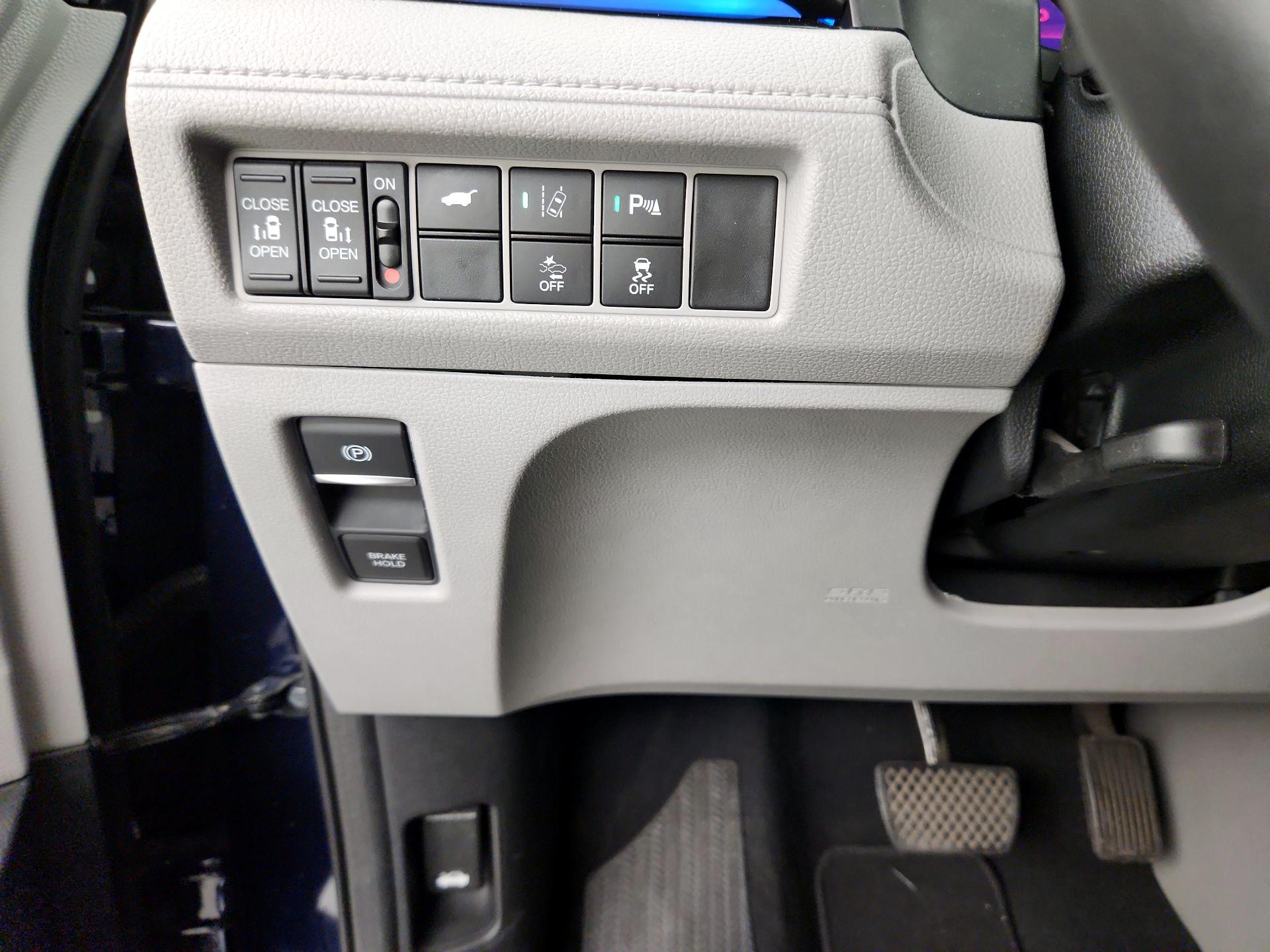 Thumbnail: 2018 Honda Odyssey - 13