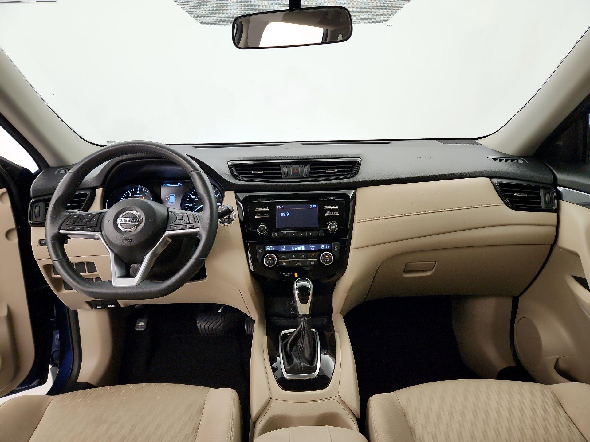 Thumbnail: 2017 Nissan Rogue - 9