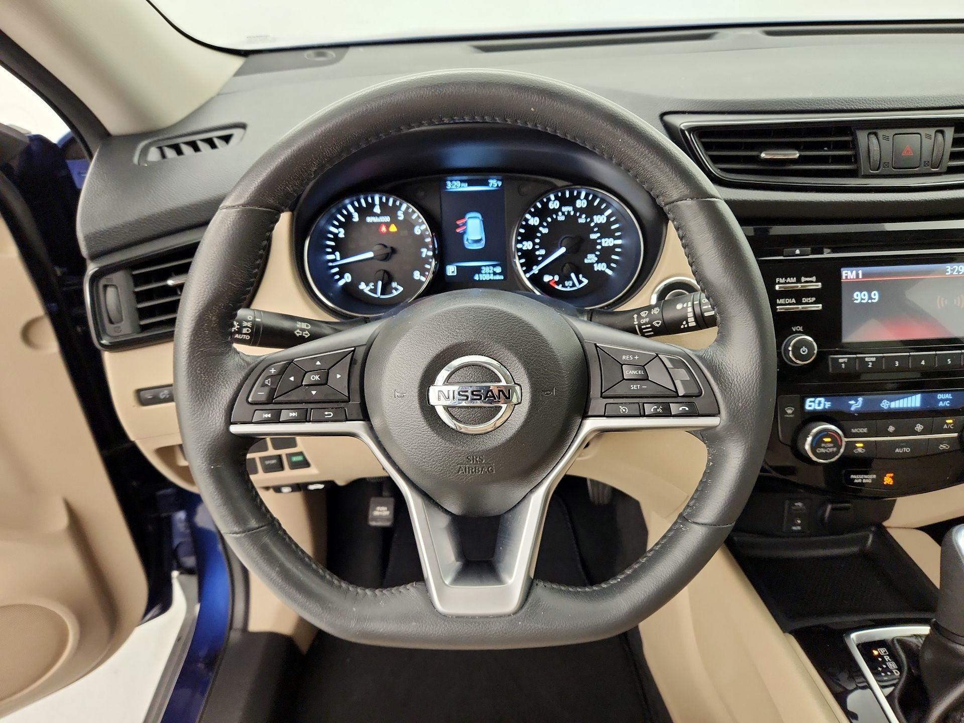 Thumbnail: 2017 Nissan Rogue - 10