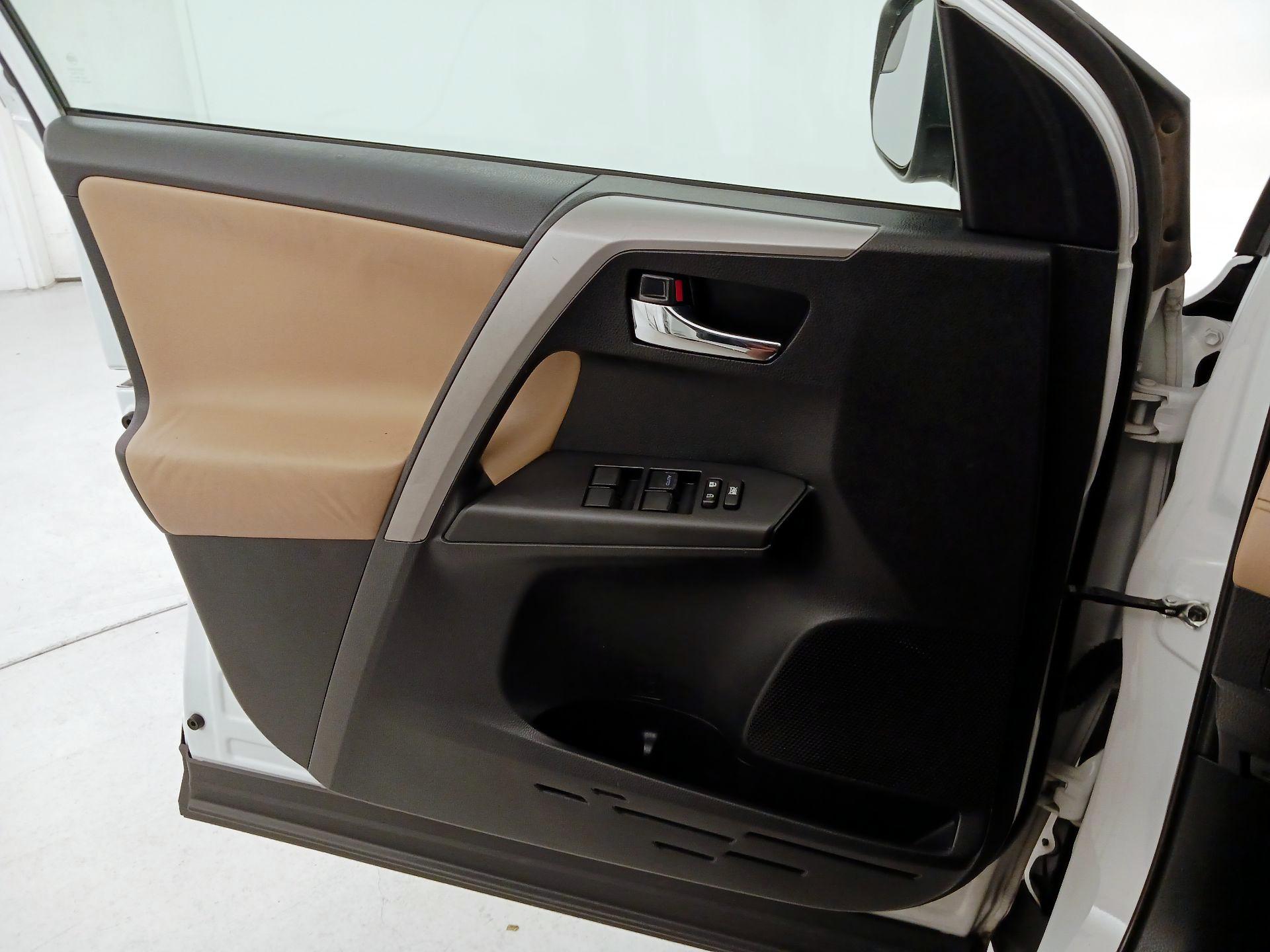 Thumbnail: 2017 Toyota RAV4 - 12