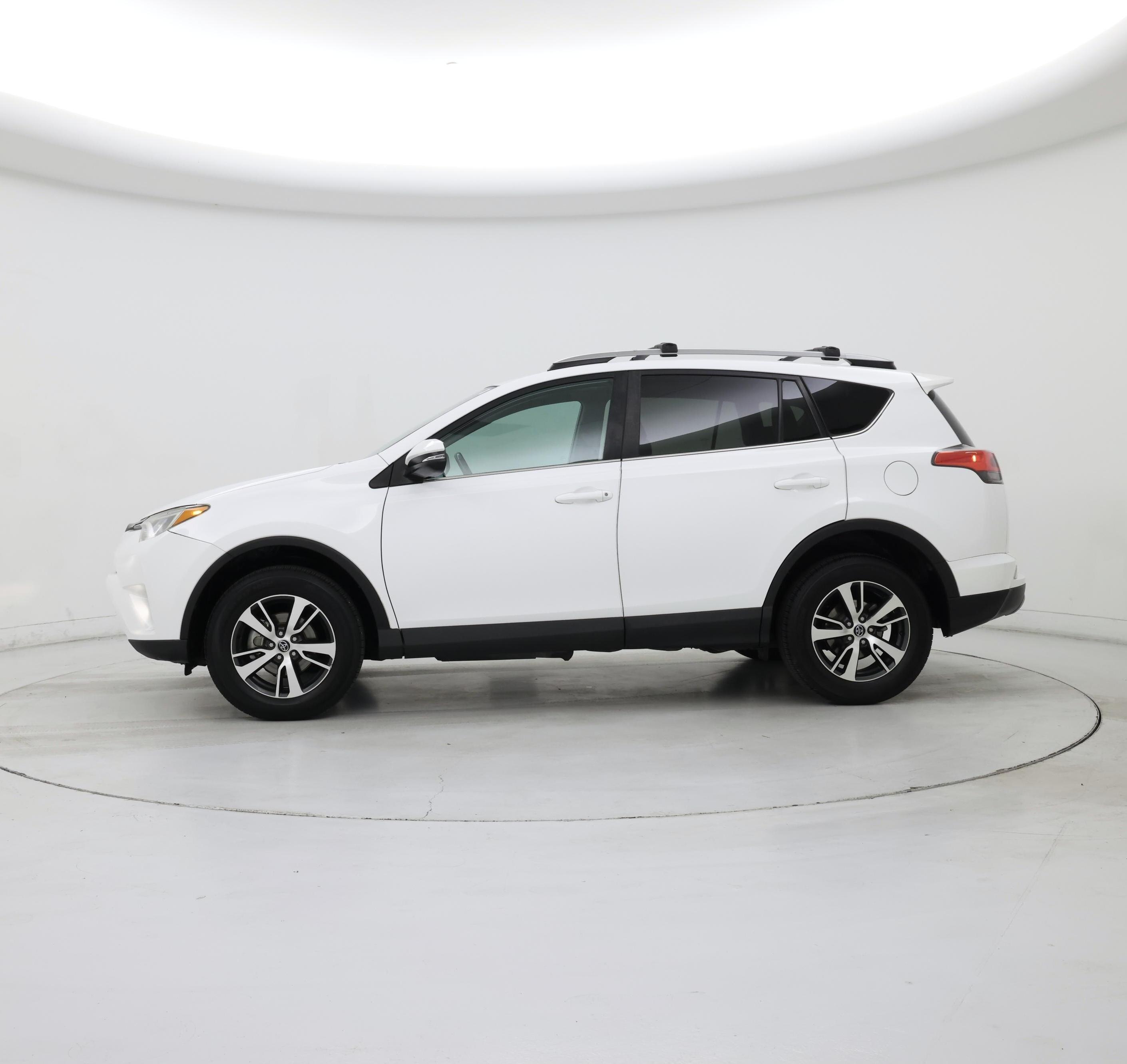 Thumbnail: 2017 Toyota RAV4 - 3