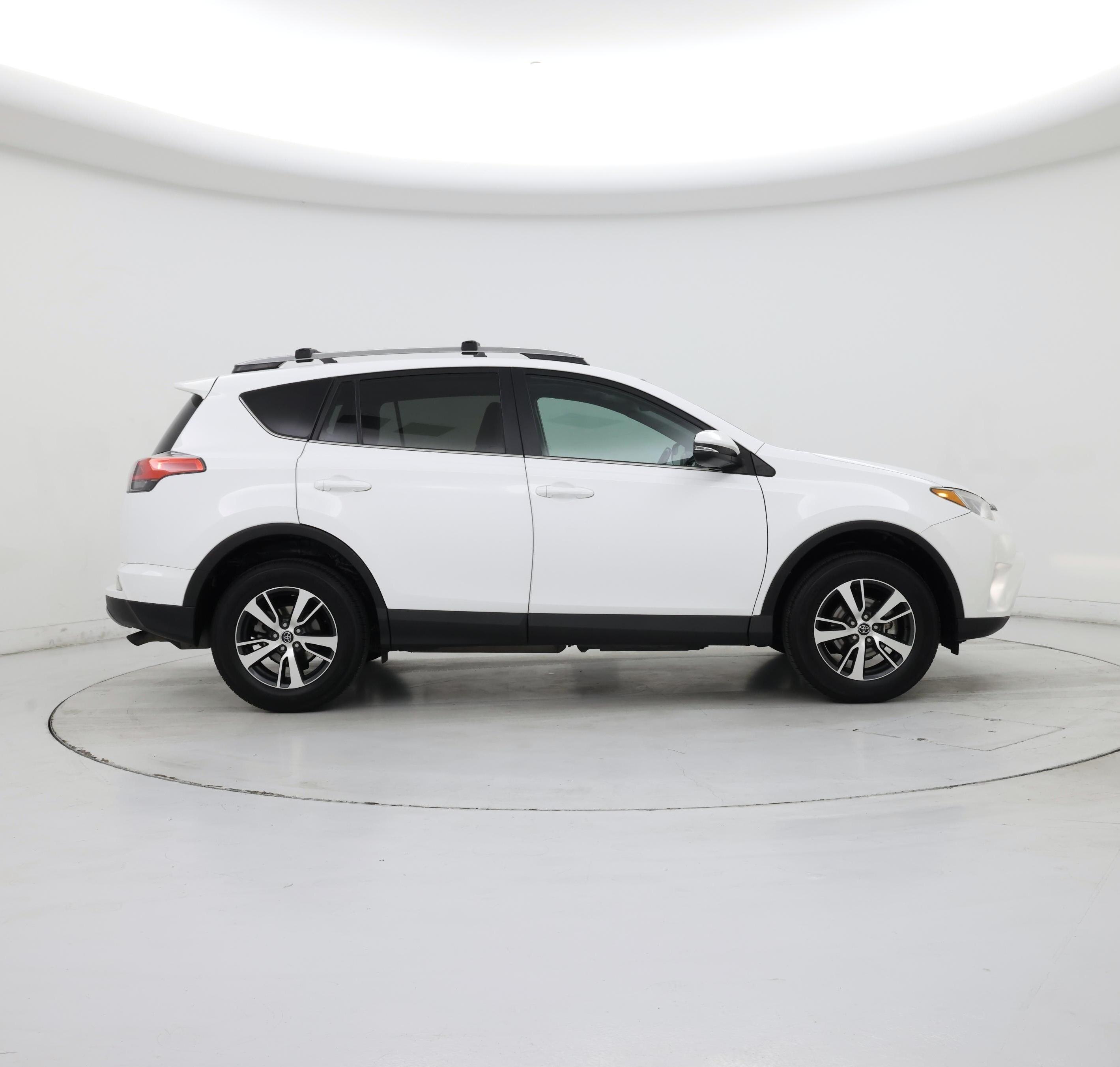 Thumbnail: 2017 Toyota RAV4 - 7