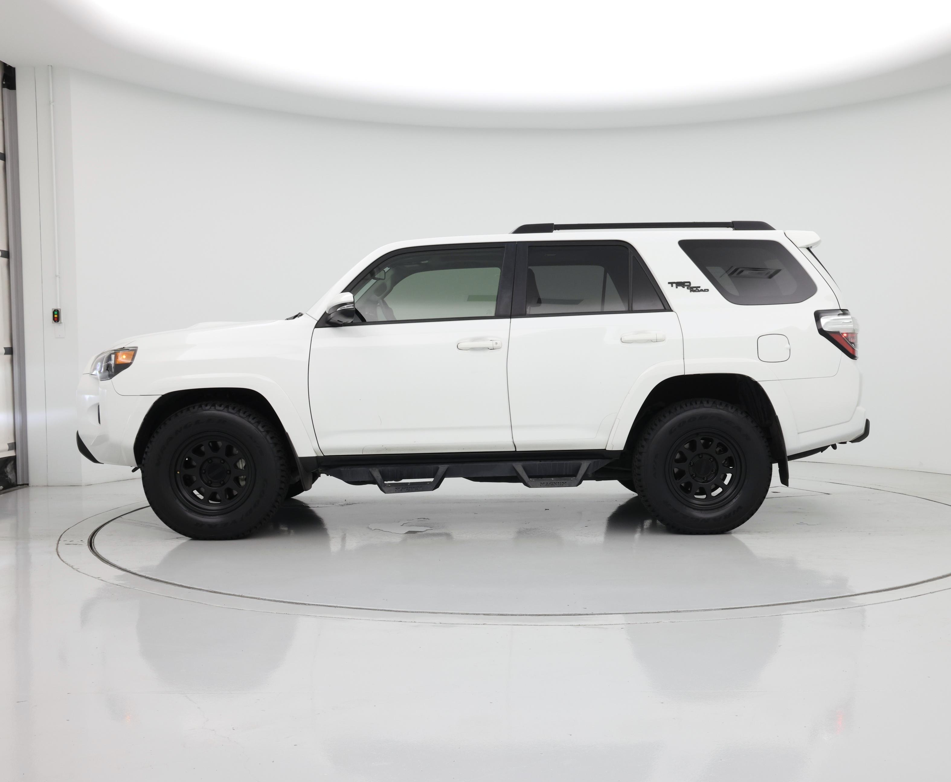 Thumbnail: 2021 Toyota 4Runner - 3