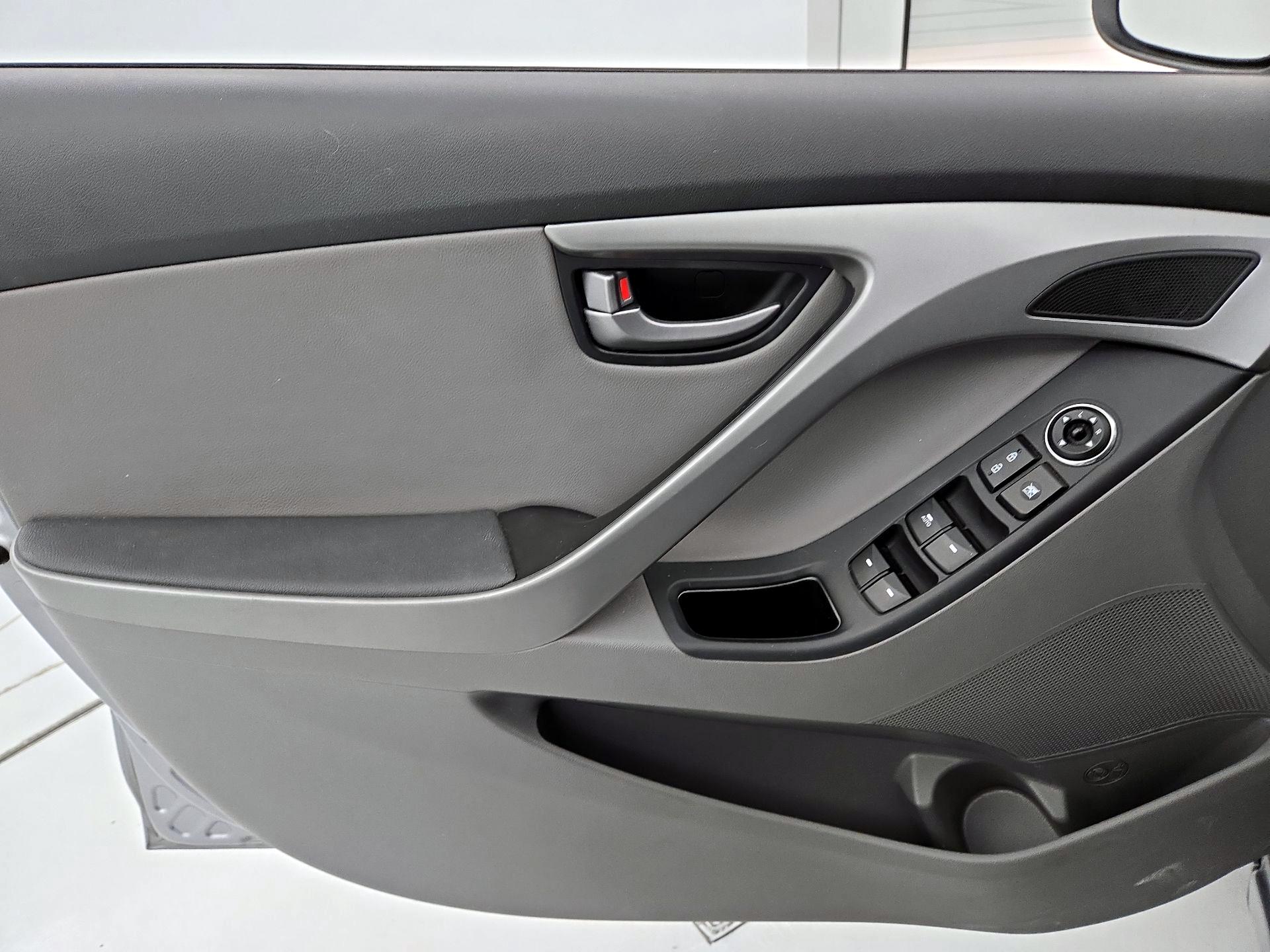 Thumbnail: 2014 Hyundai Elantra - 12