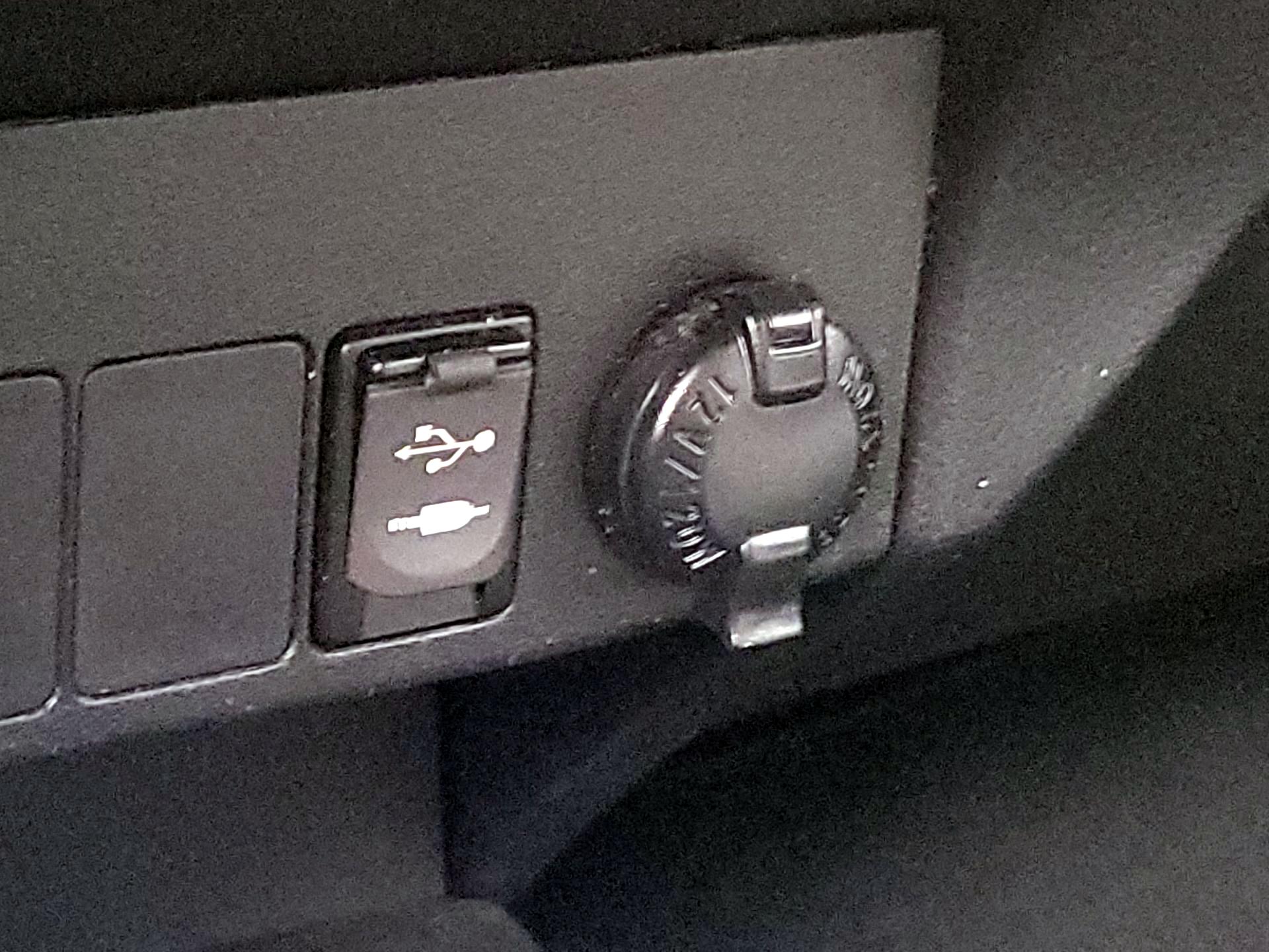 Thumbnail: 2015 Toyota RAV4 - 18