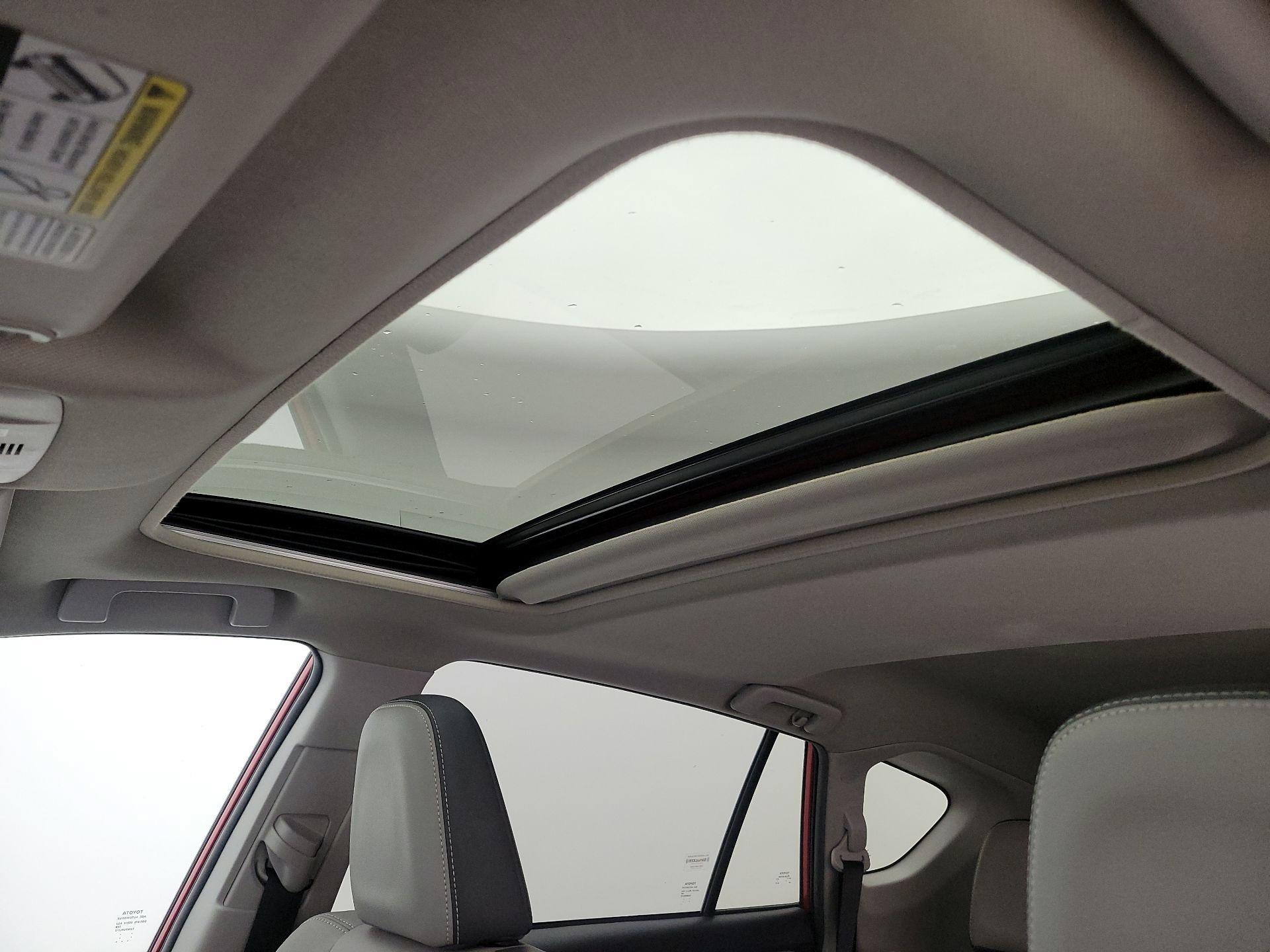 Thumbnail: 2015 Toyota RAV4 - 19