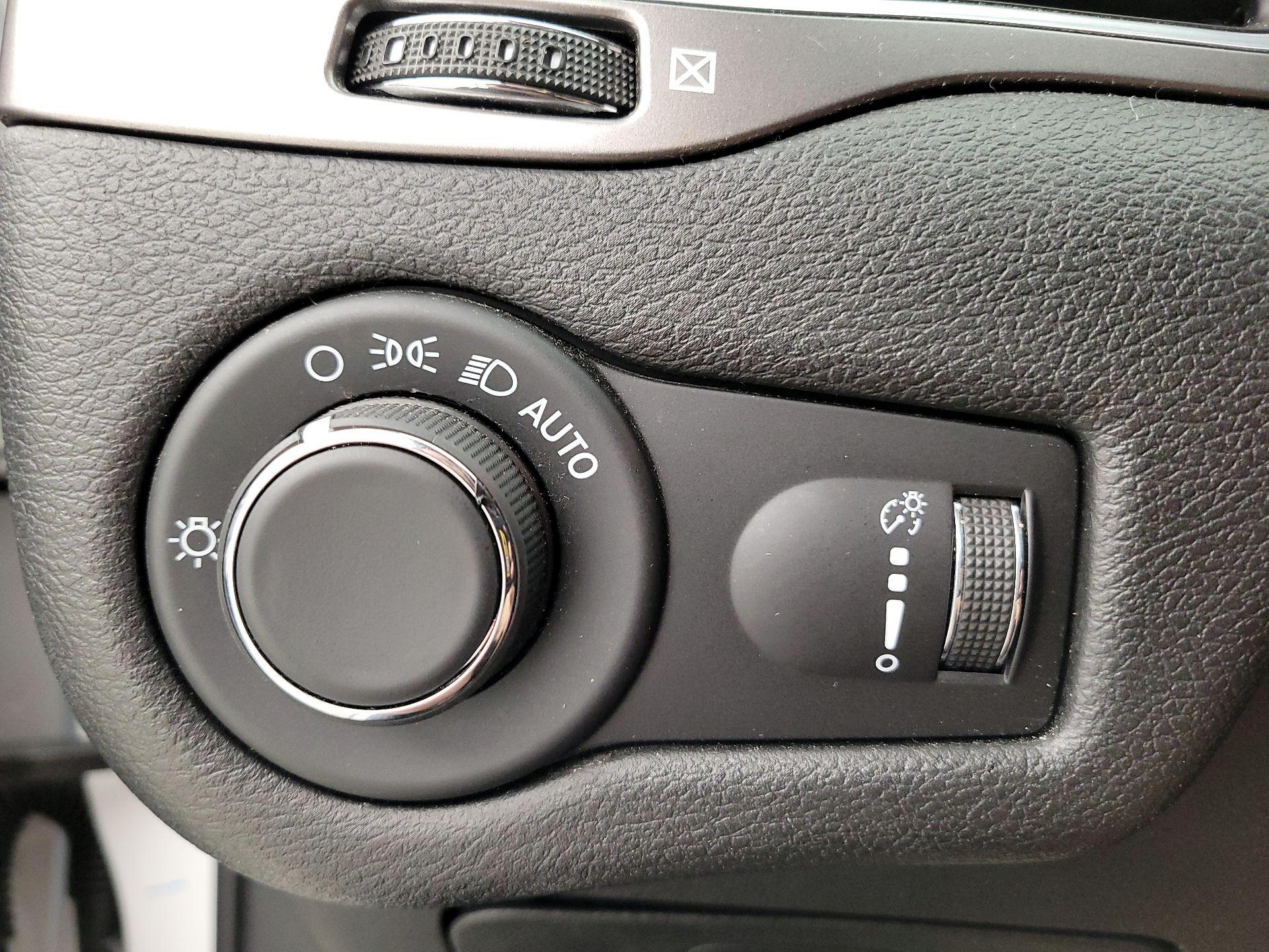 Thumbnail: 2021 Jeep Cherokee - 13
