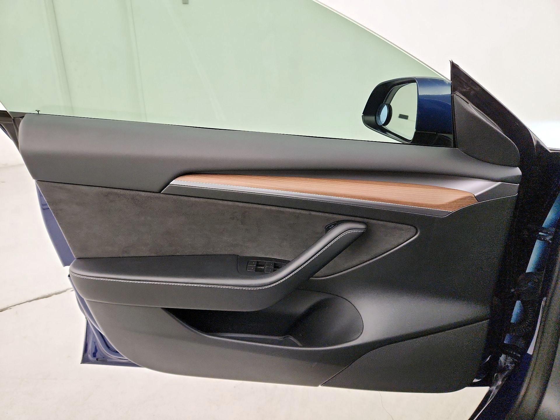 Thumbnail: 2022 Tesla Model 3 - 12