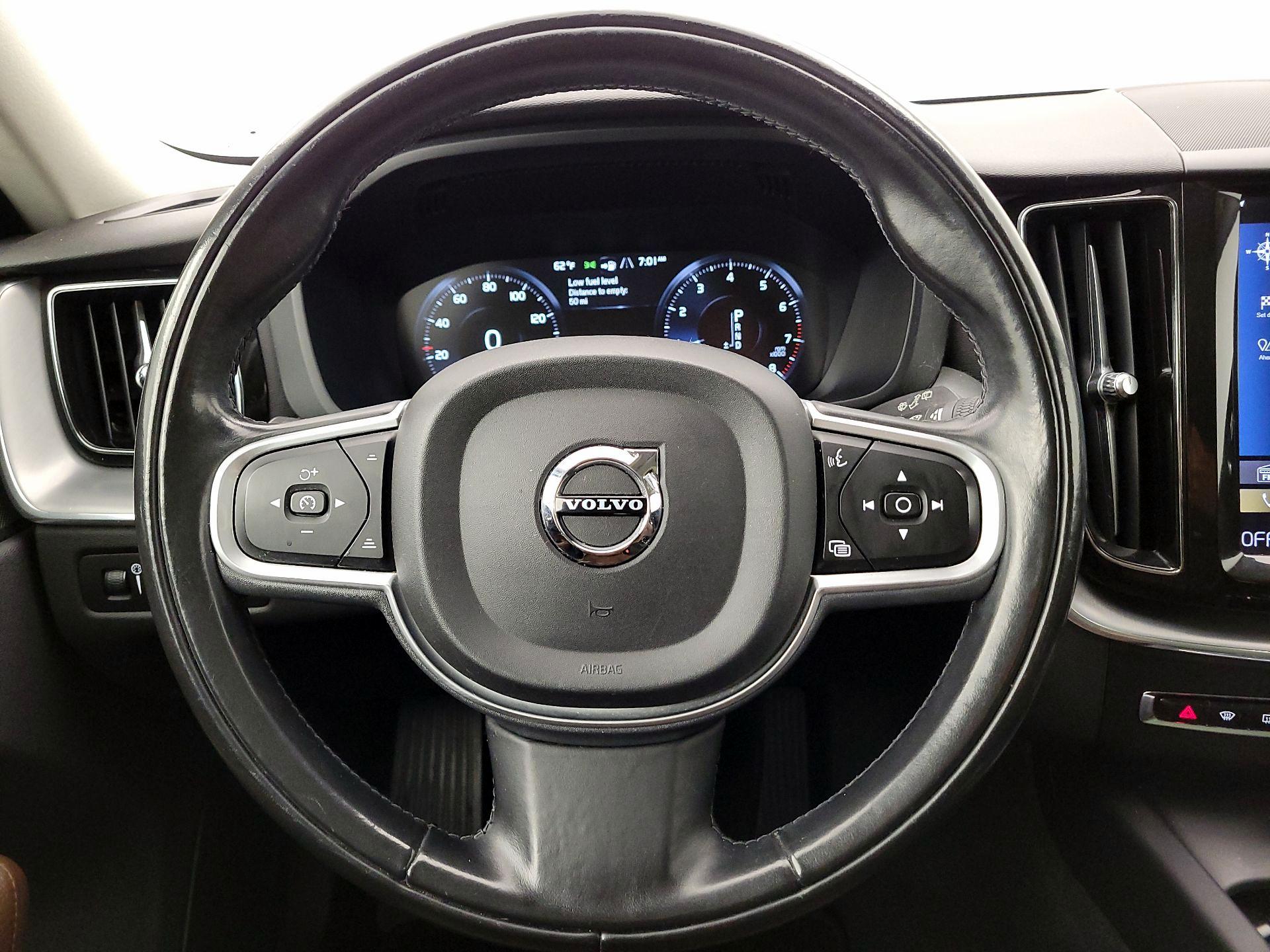Thumbnail: 2018 Volvo XC60 - 10