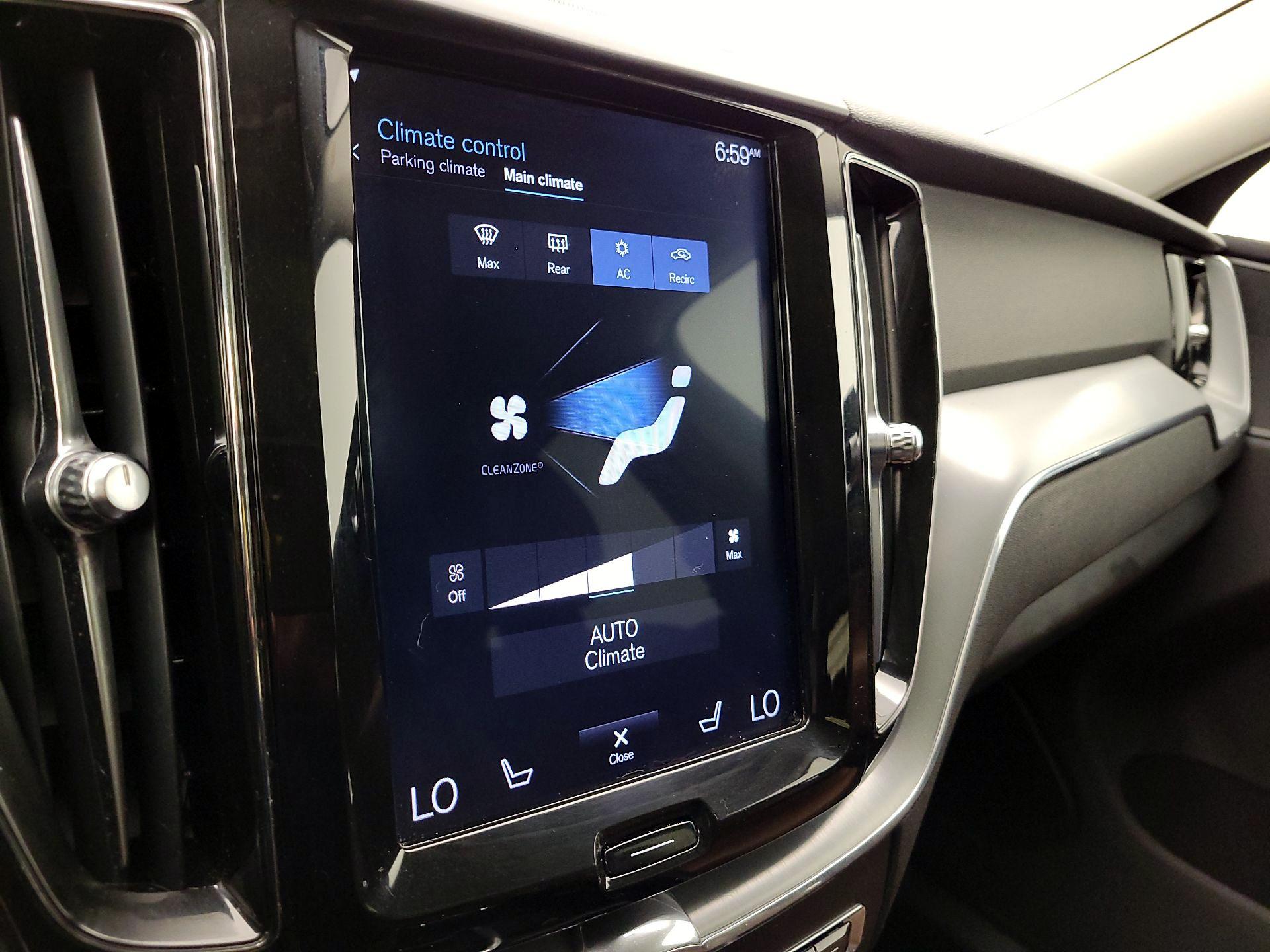 Thumbnail: 2018 Volvo XC60 - 17