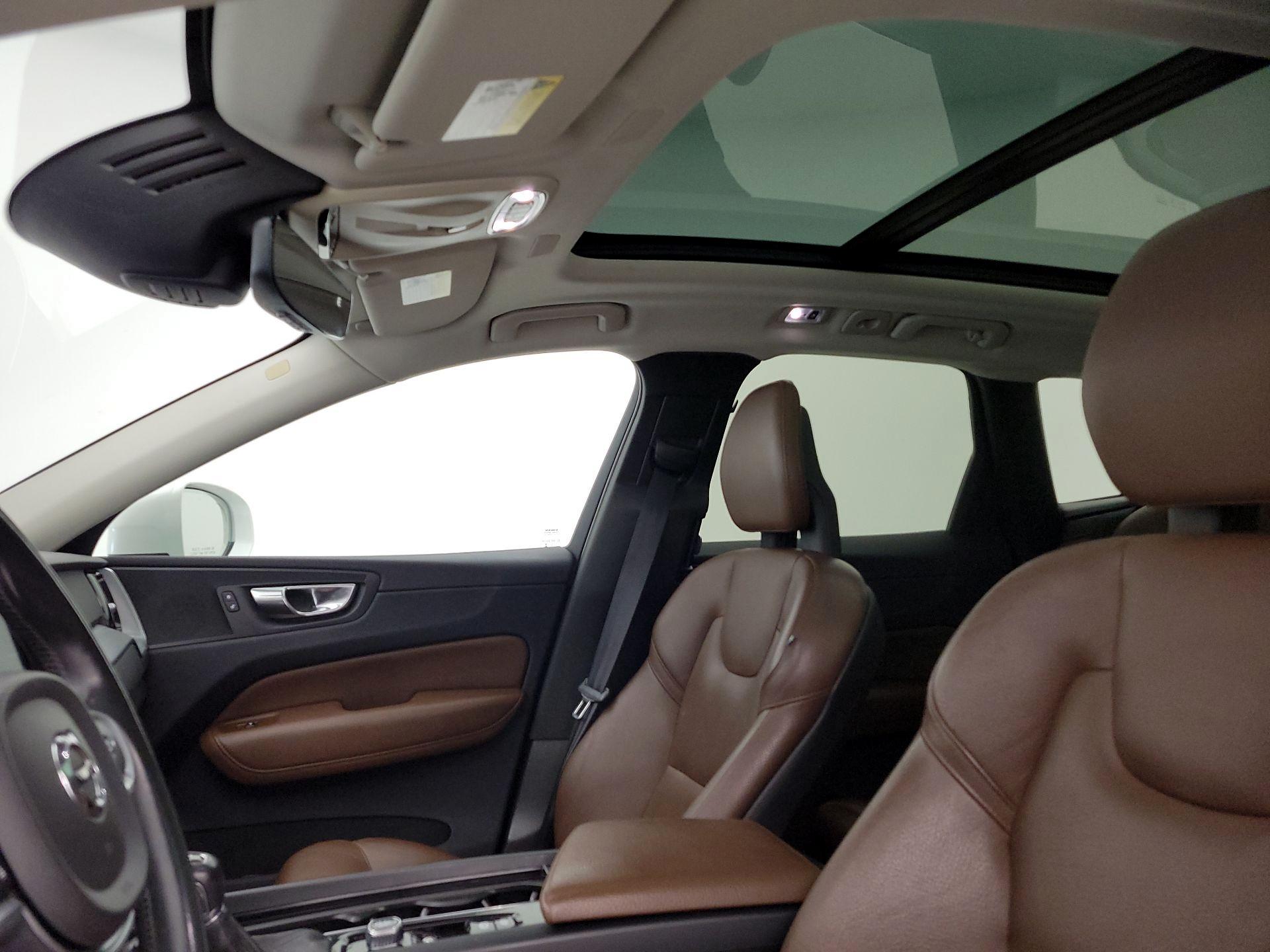 Thumbnail: 2018 Volvo XC60 - 20