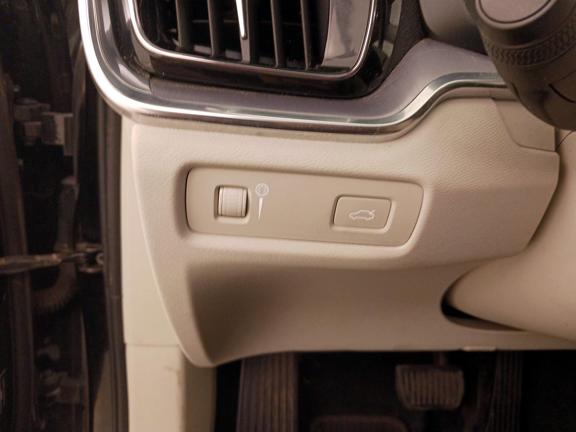 Thumbnail: 2020 Volvo S60 - 13