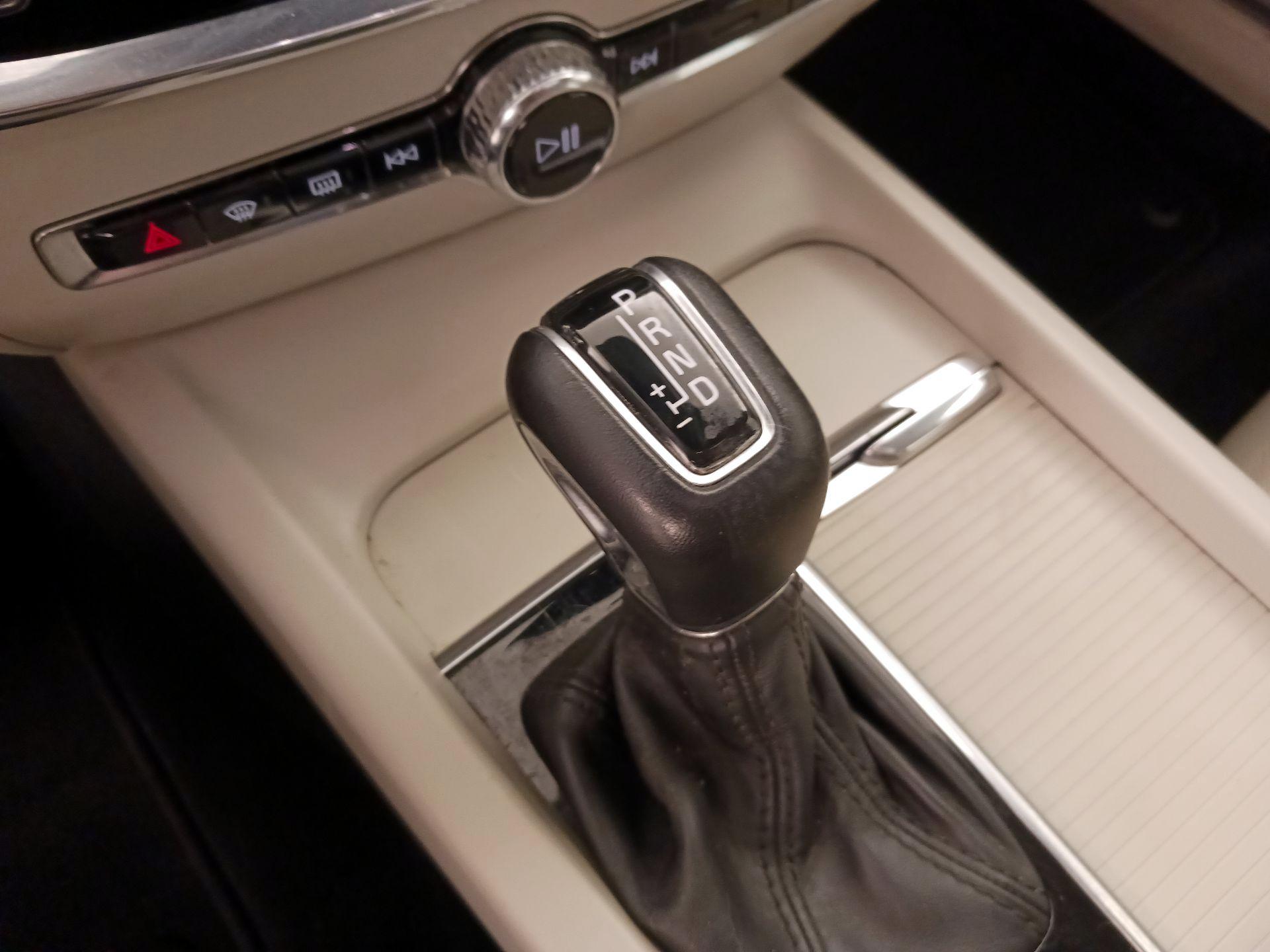 Thumbnail: 2020 Volvo S60 - 18