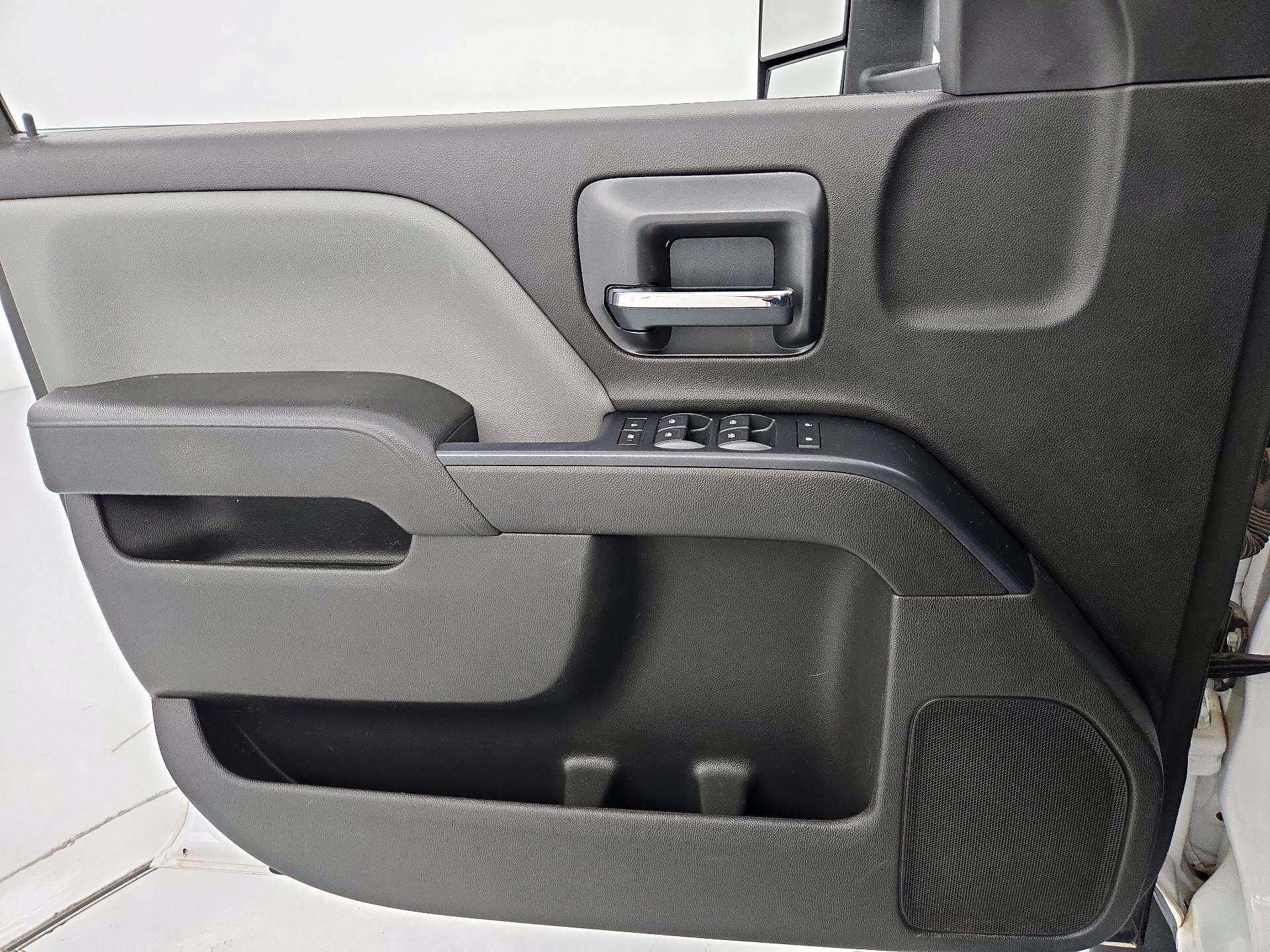 Thumbnail: 2018 Chevrolet Silverado 1500 - 12