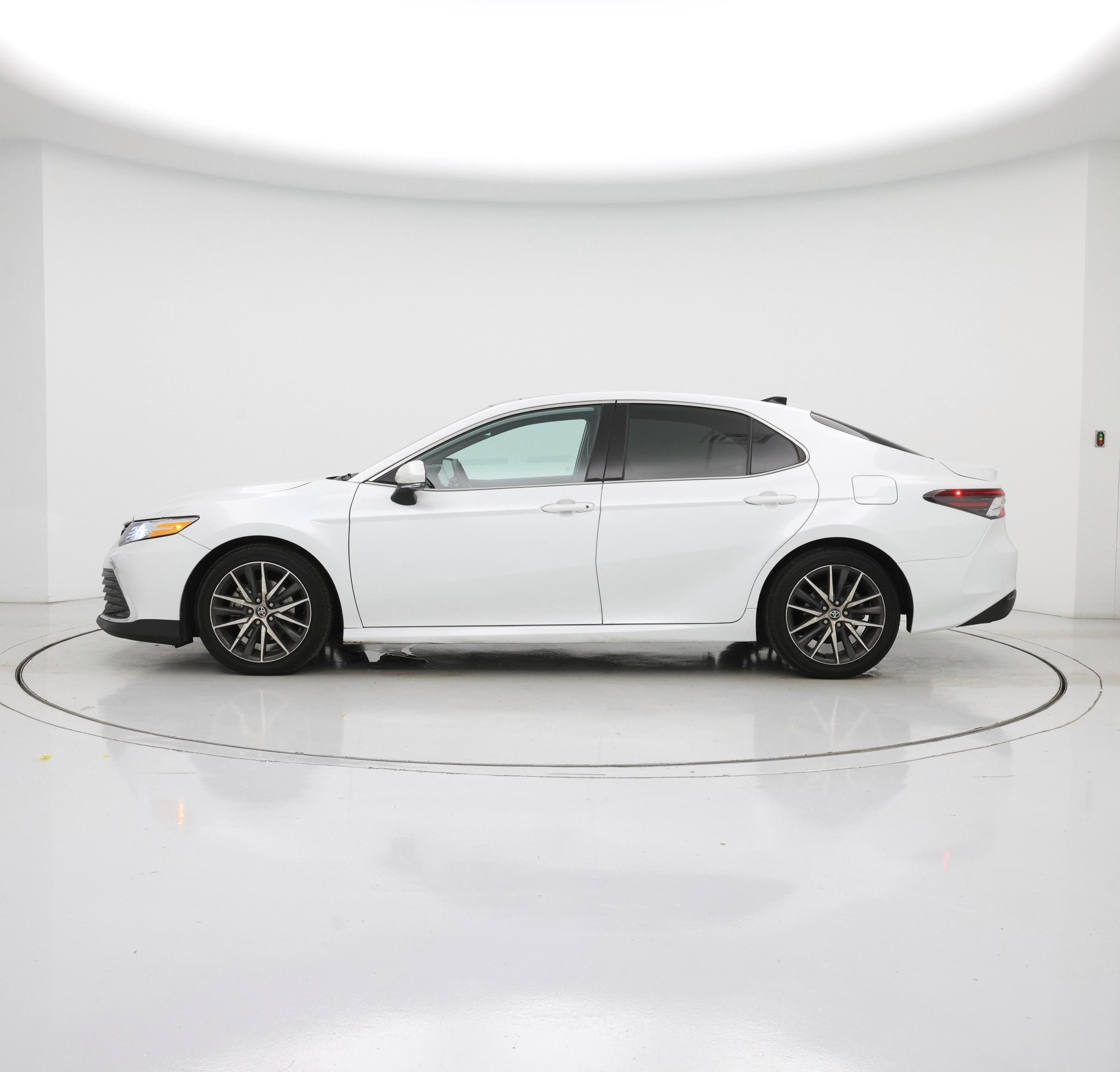 Thumbnail: 2021 Toyota Camry - 3