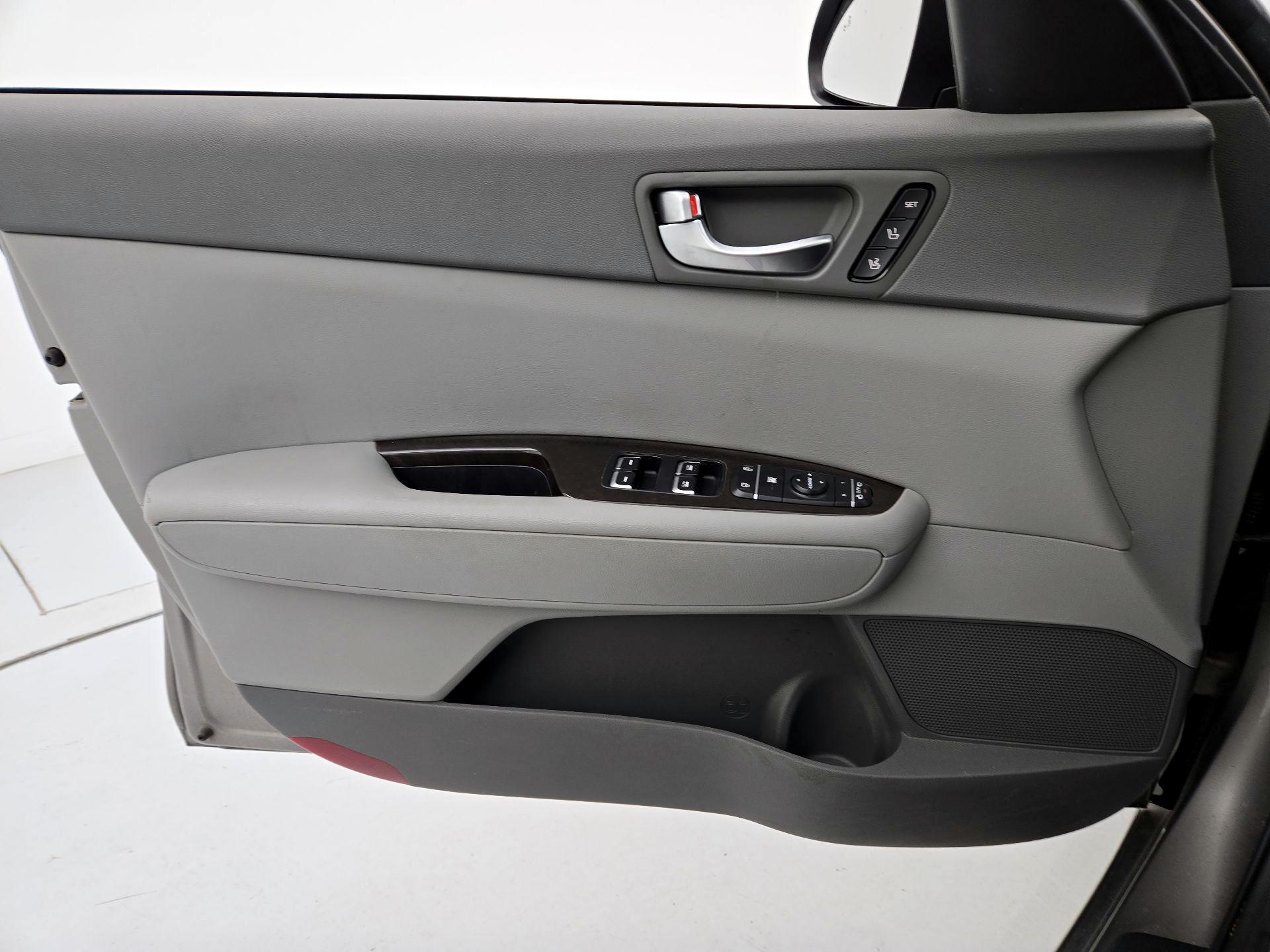 Thumbnail: 2016 Kia Optima - 12