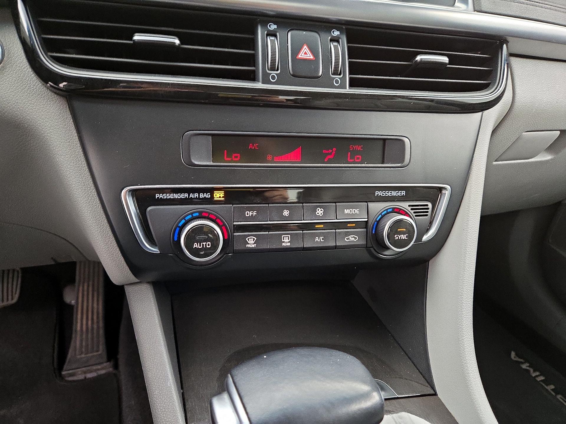 Thumbnail: 2016 Kia Optima - 16