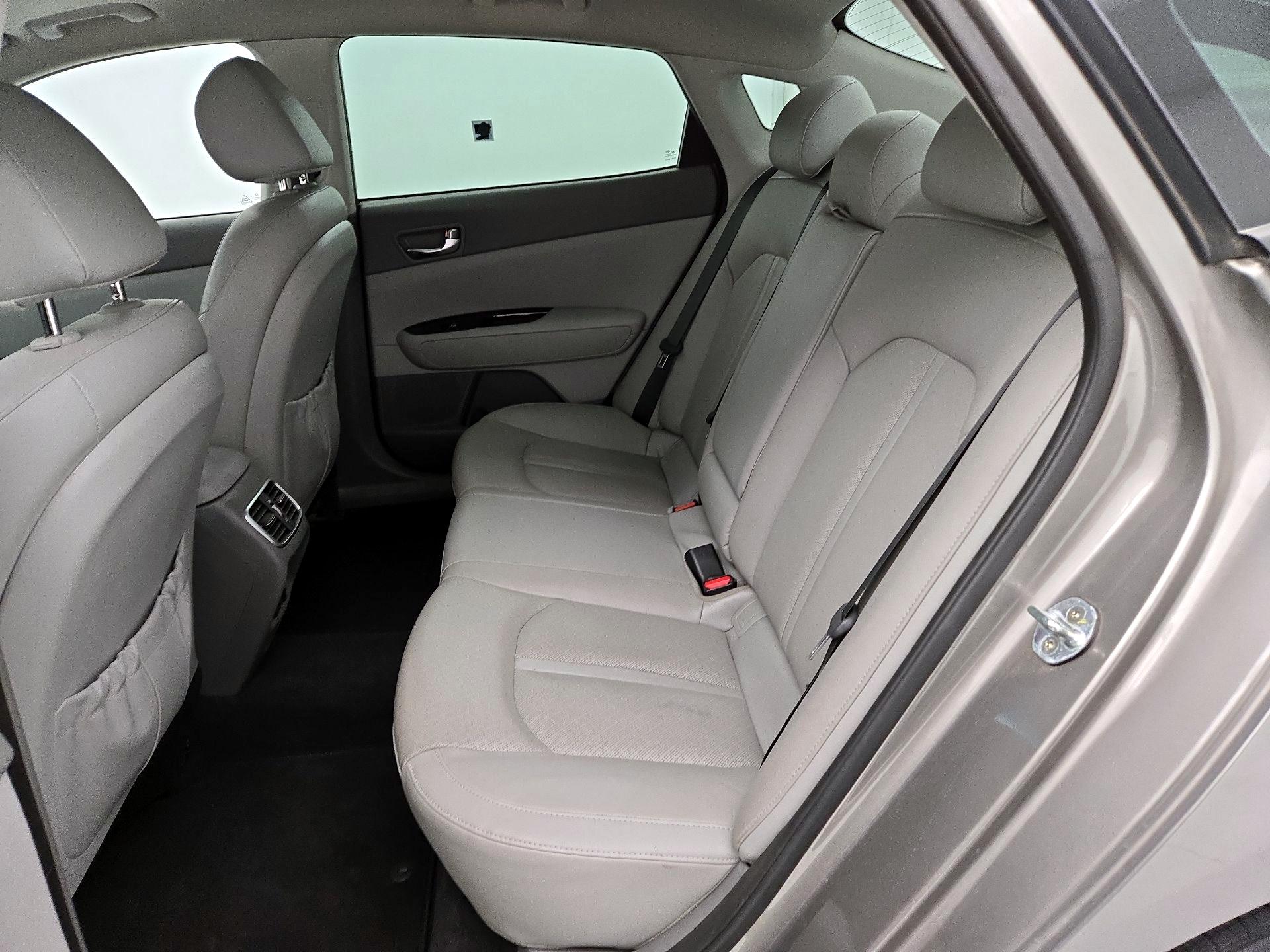 Thumbnail: 2016 Kia Optima - 19