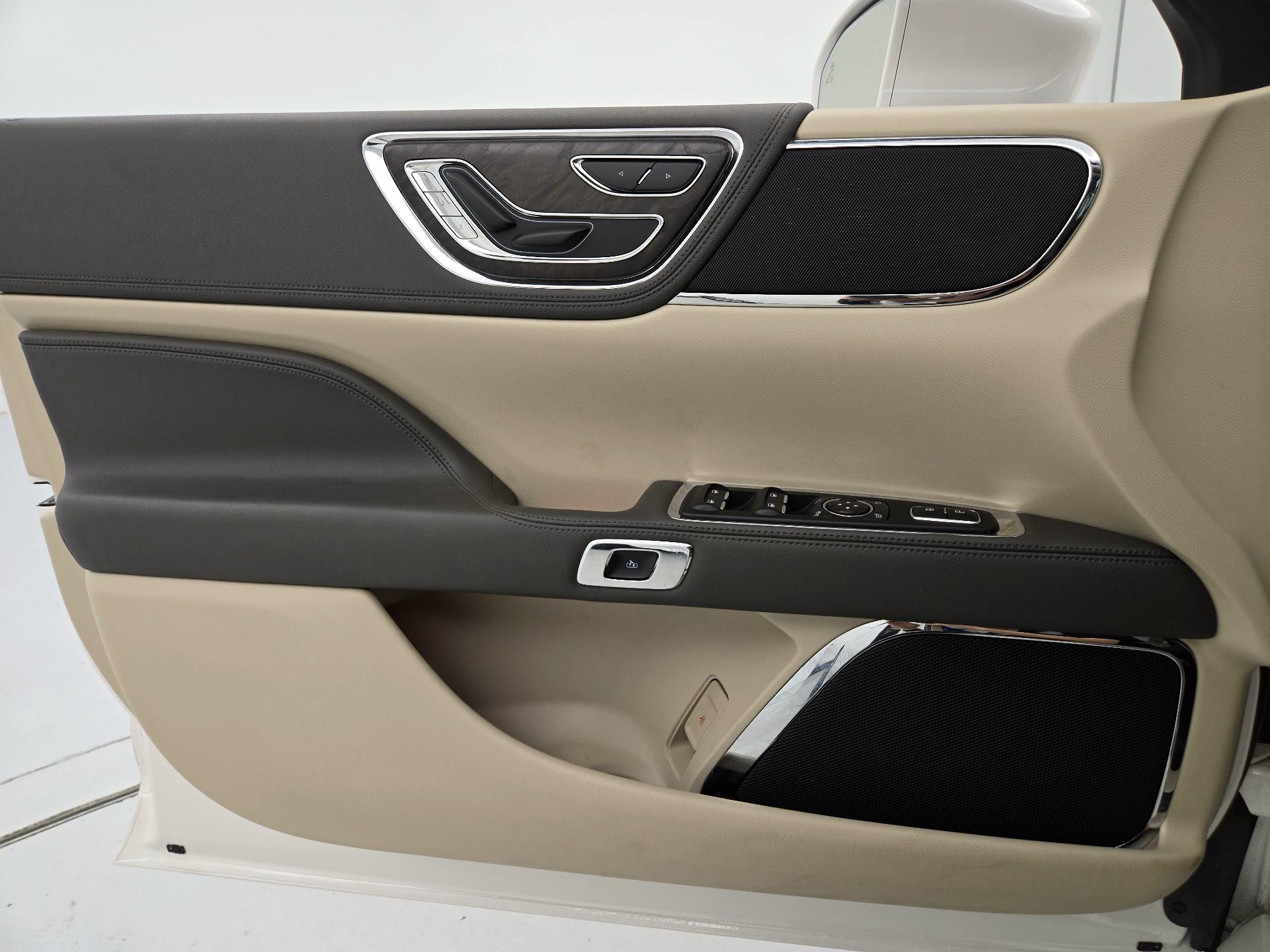 Thumbnail: 2019 Lincoln Continental - 12