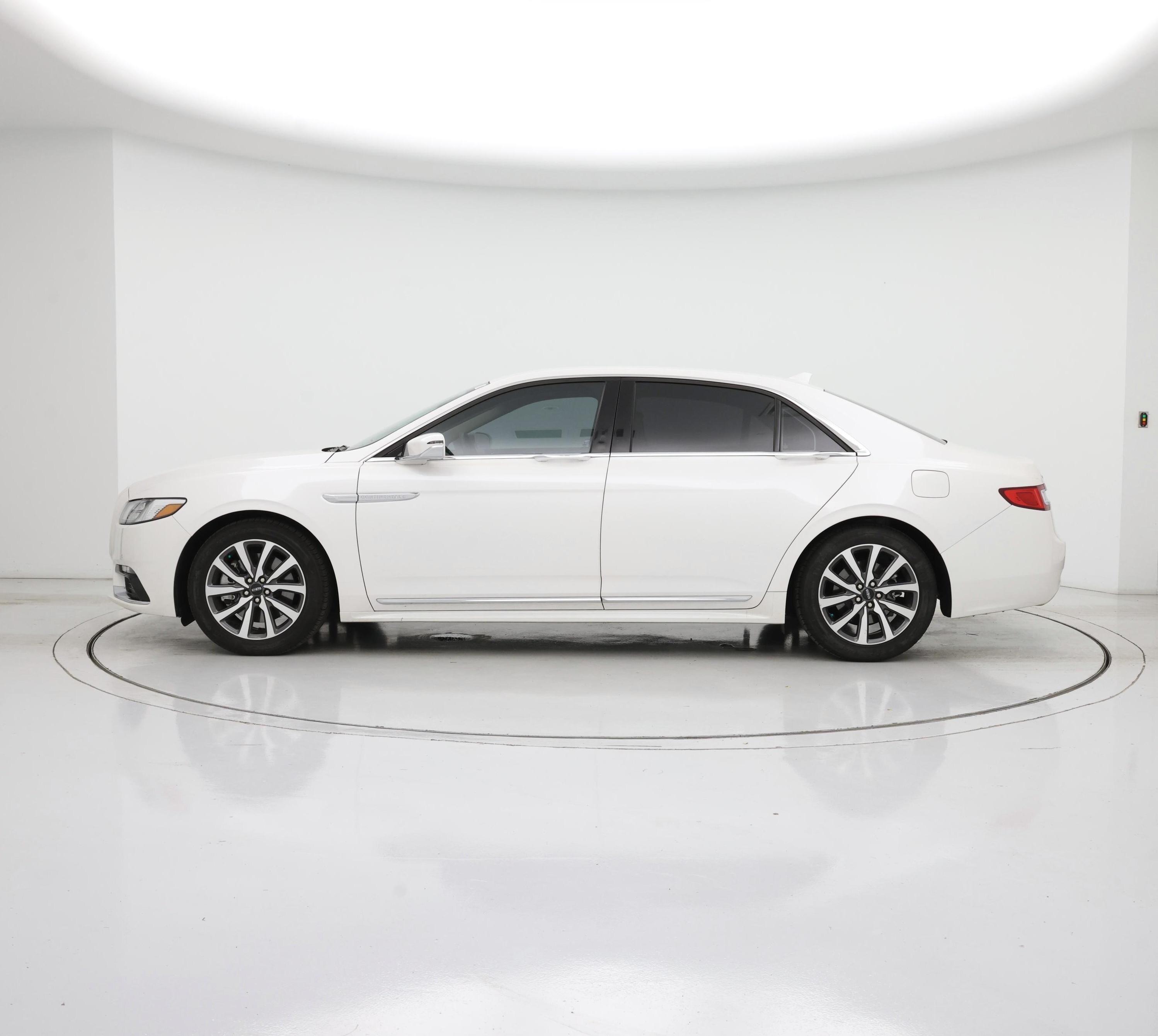 Thumbnail: 2019 Lincoln Continental - 3