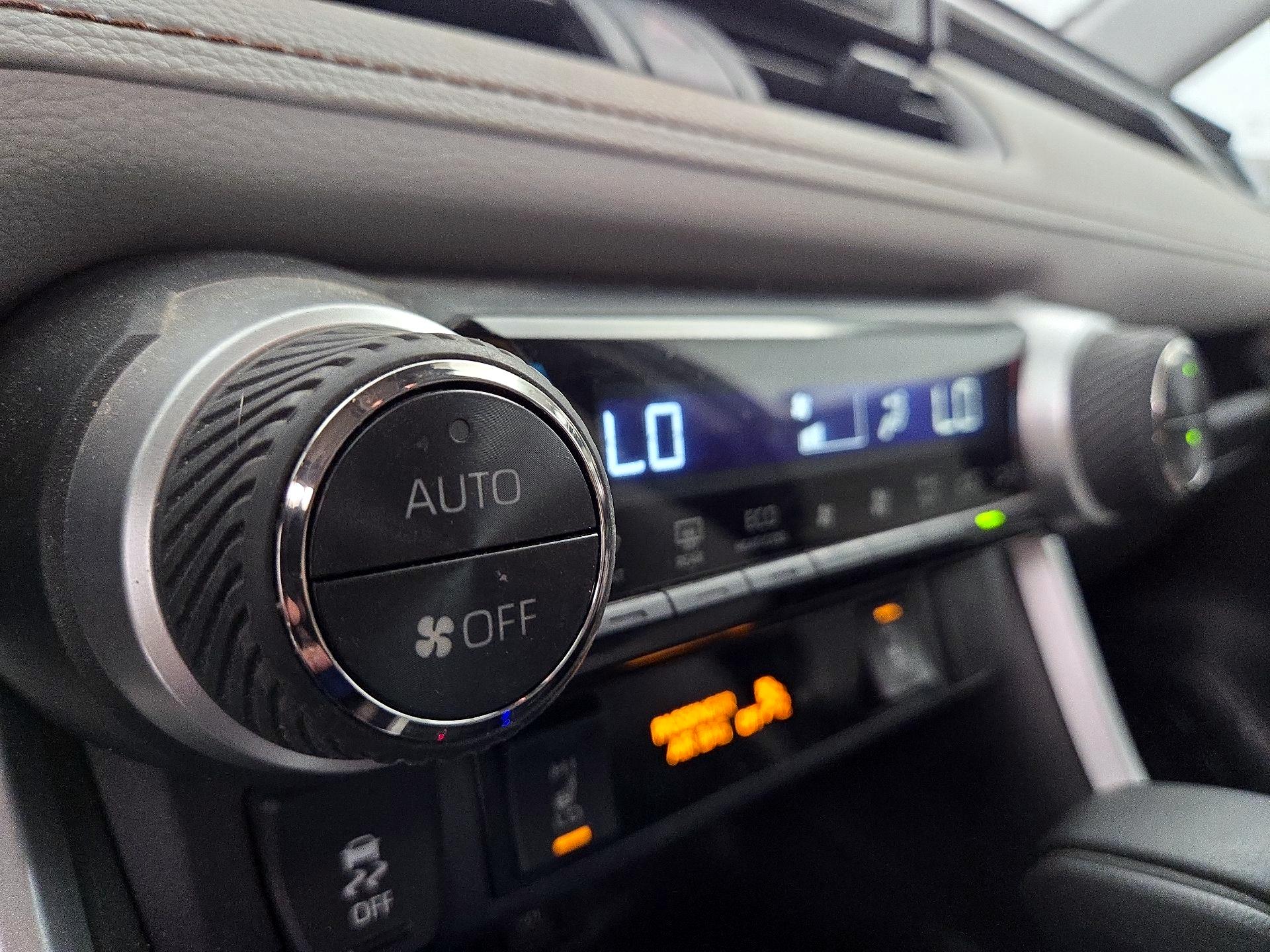 Thumbnail: 2020 Toyota RAV4 - 16