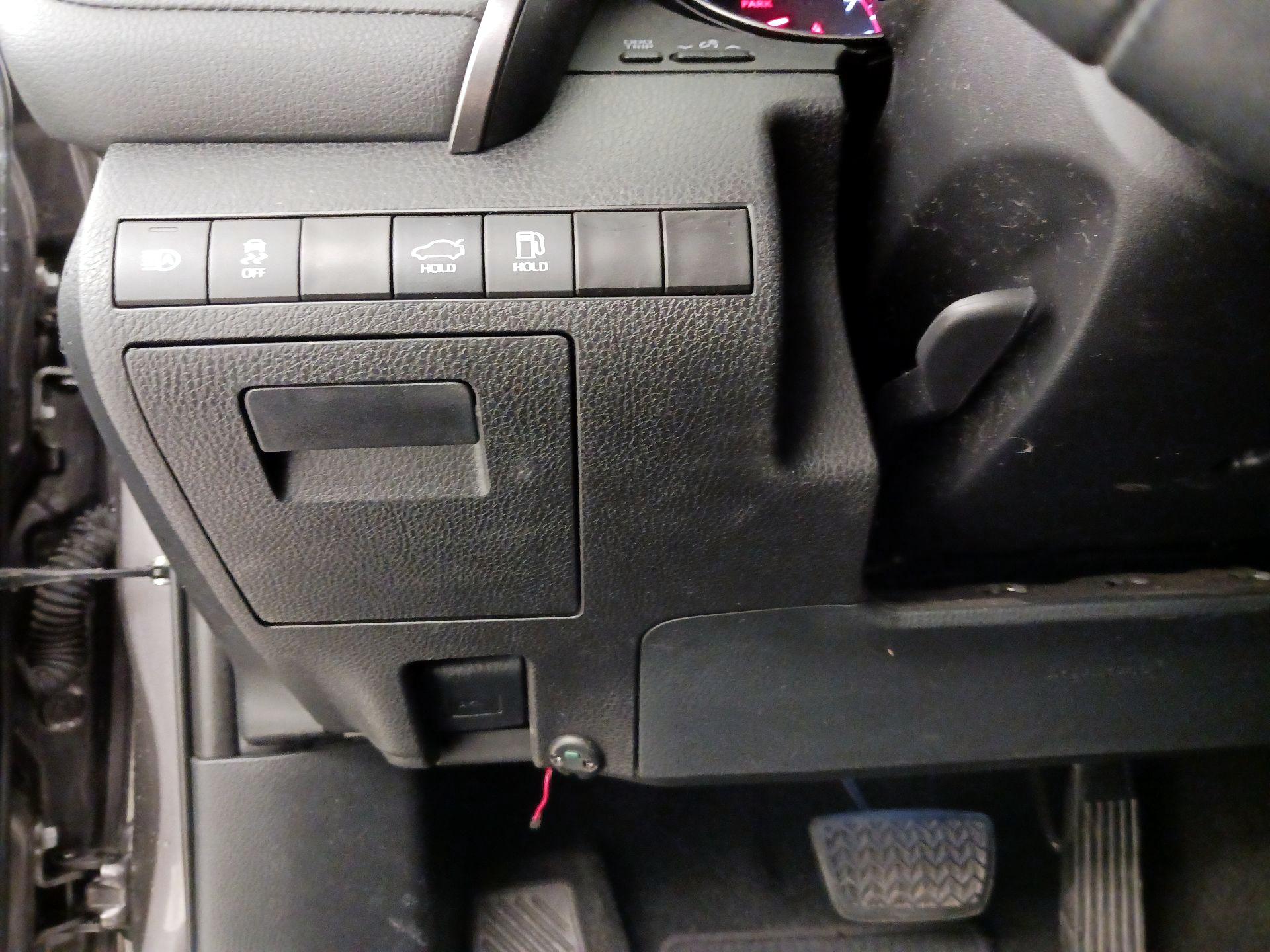 Thumbnail: 2021 Toyota Camry - 13