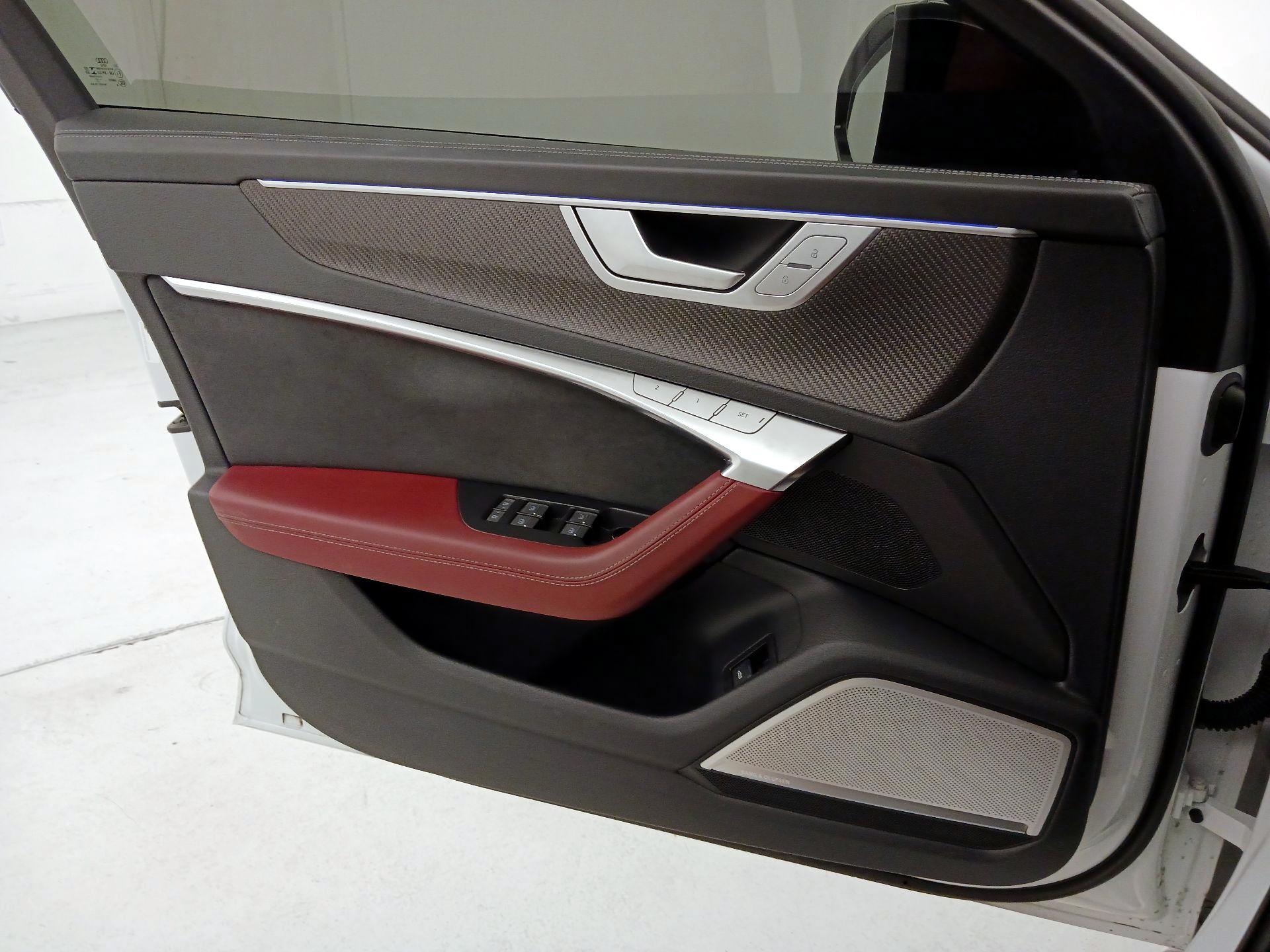 Thumbnail: 2023 Audi S6 - 12