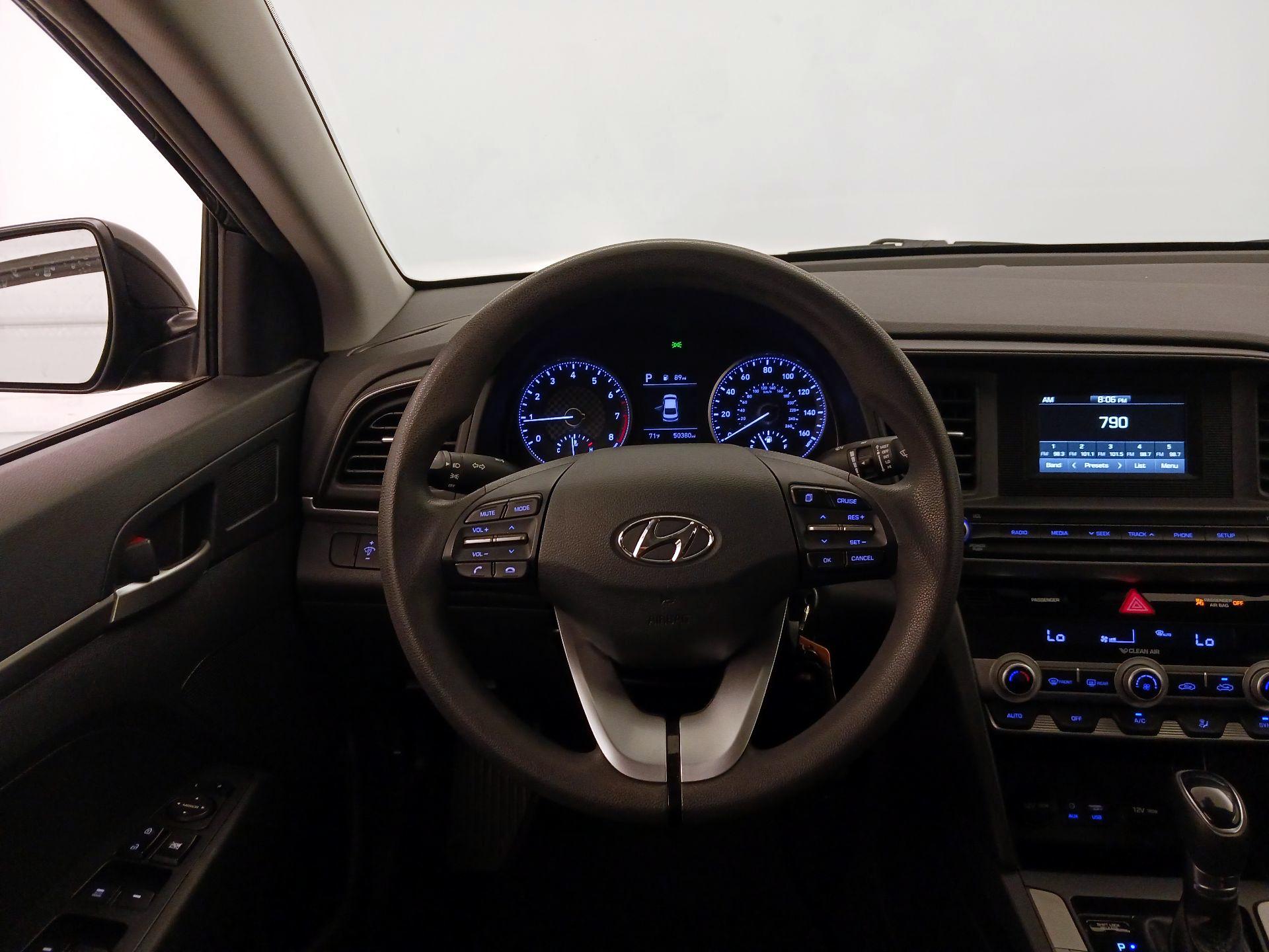 Thumbnail: 2020 Hyundai Elantra - 10