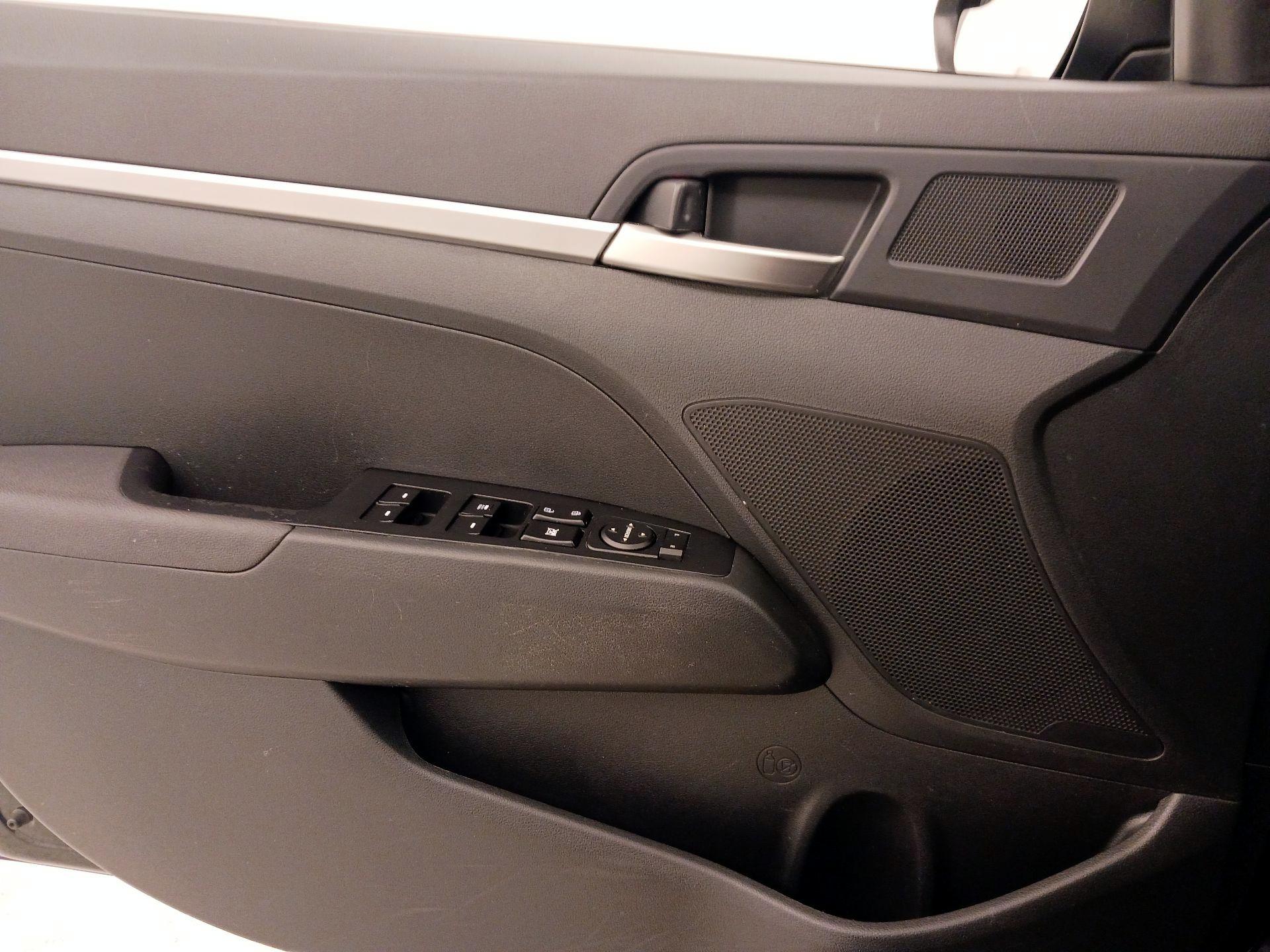 Thumbnail: 2020 Hyundai Elantra - 12