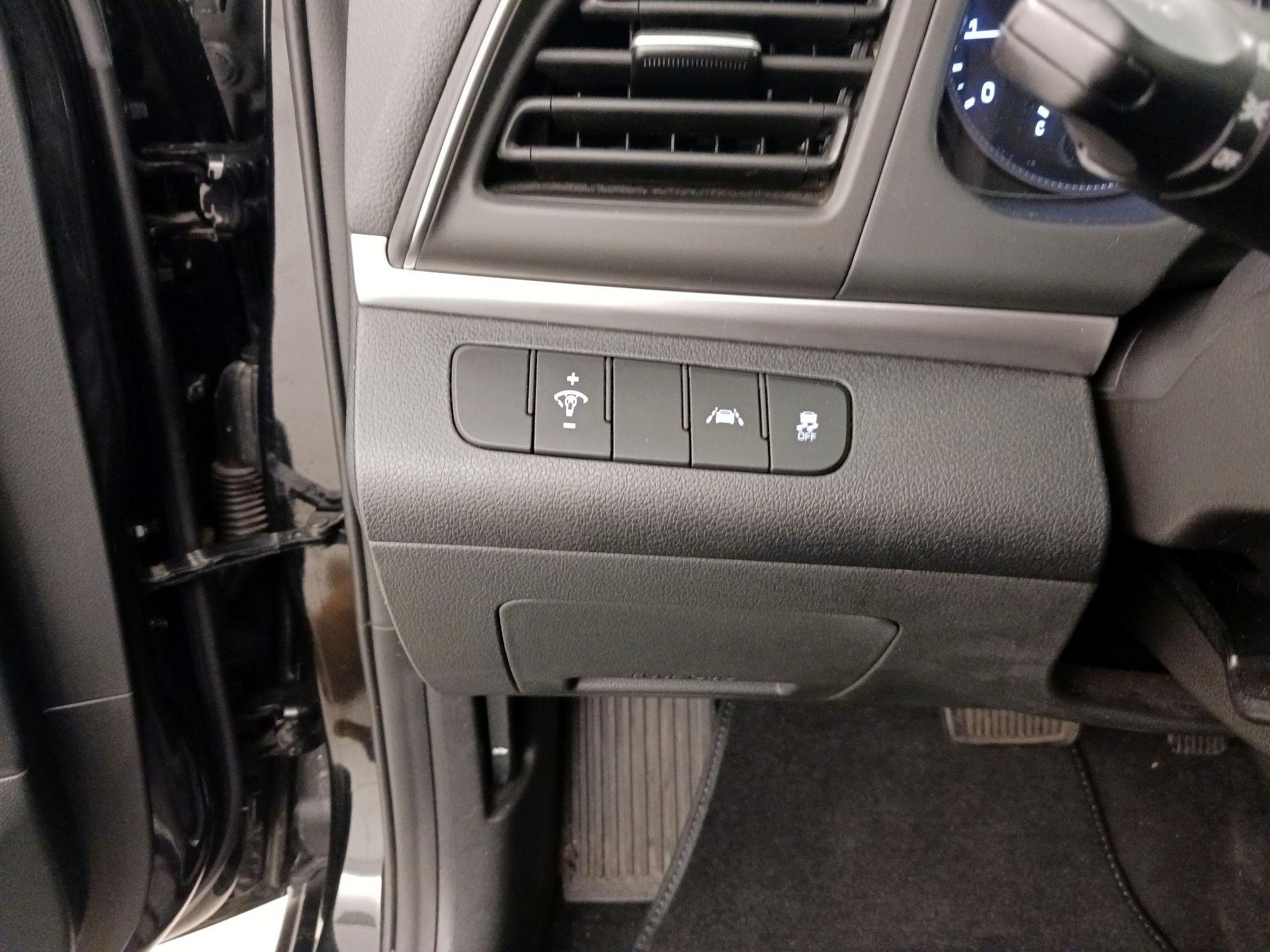 Thumbnail: 2020 Hyundai Elantra - 13