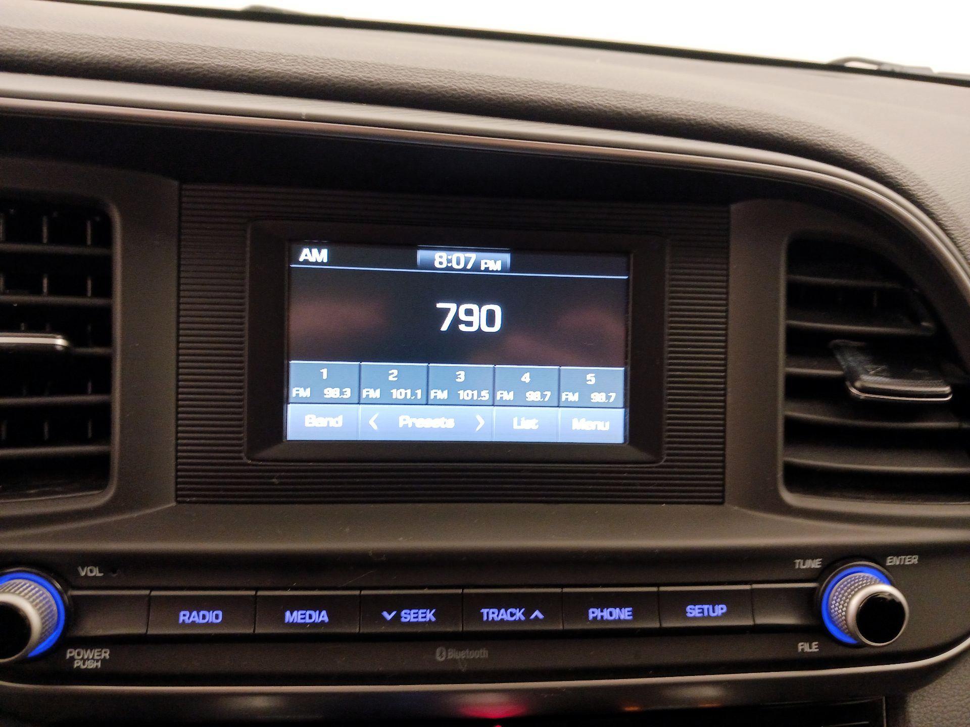 Thumbnail: 2020 Hyundai Elantra - 16