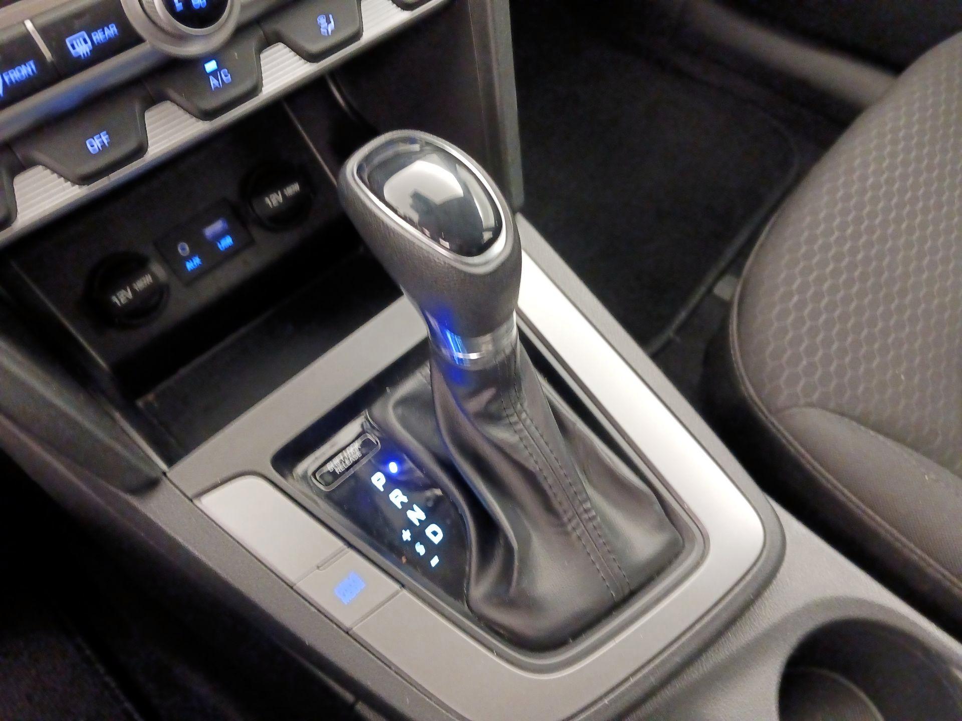 Thumbnail: 2020 Hyundai Elantra - 18