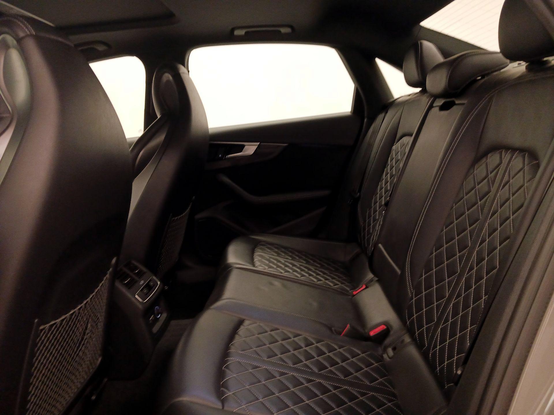 Thumbnail: 2020 Audi S4 - 20