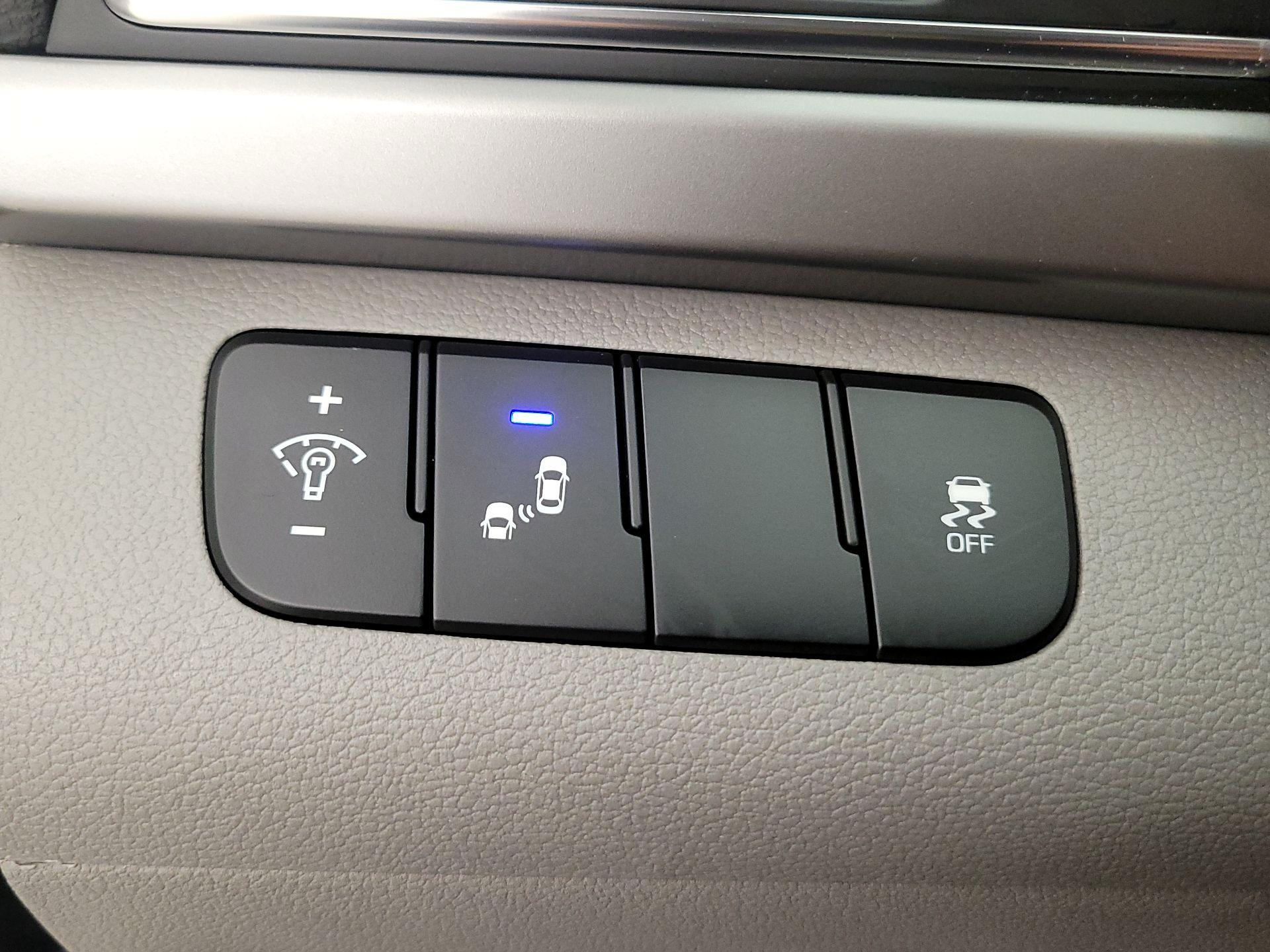 Thumbnail: 2018 Hyundai Elantra - 13