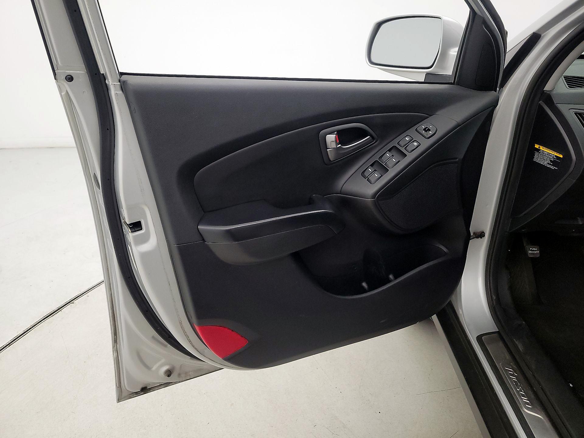 Thumbnail: 2015 Hyundai Tucson - 12