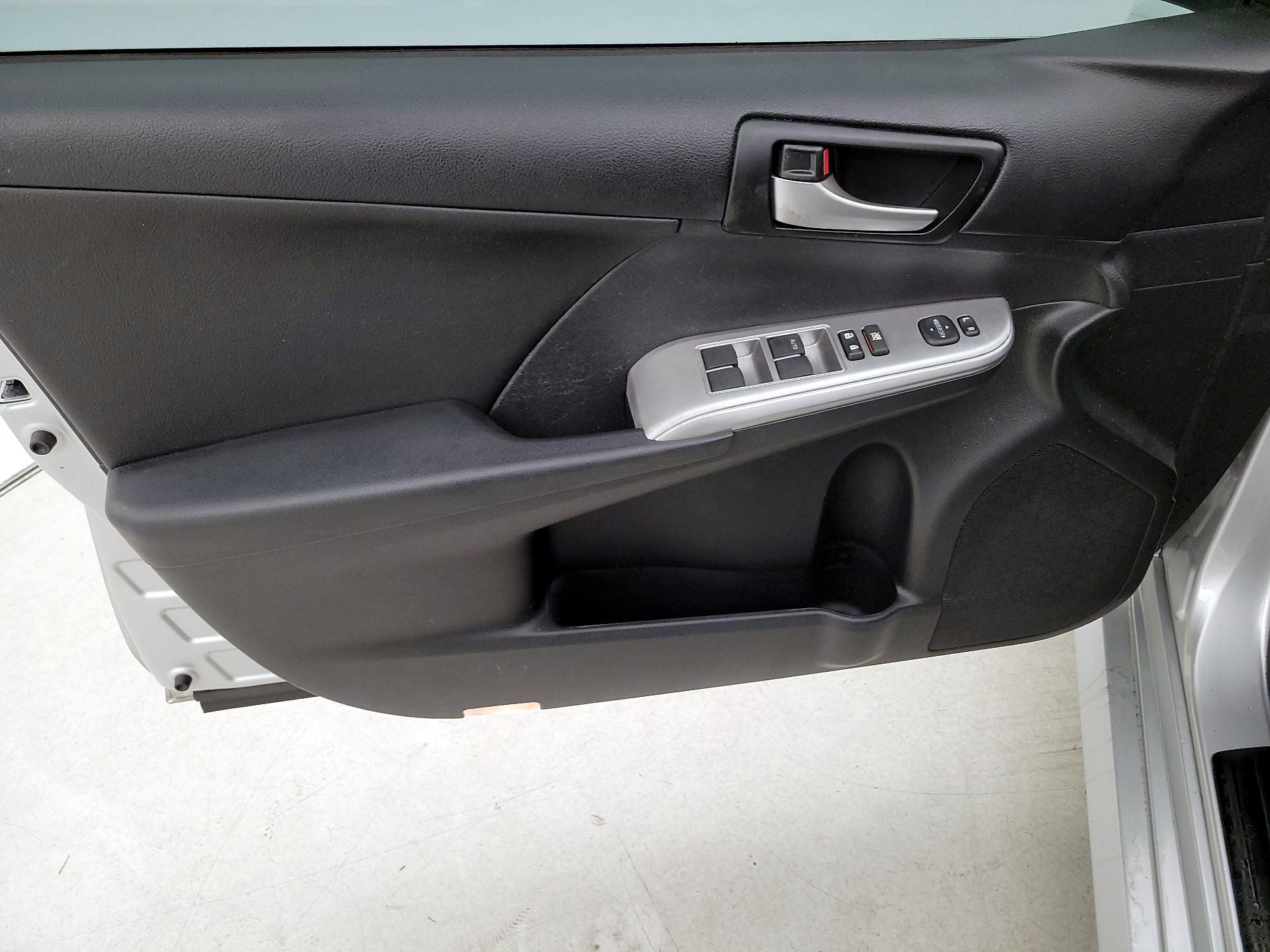 Thumbnail: 2014 Toyota Camry - 12