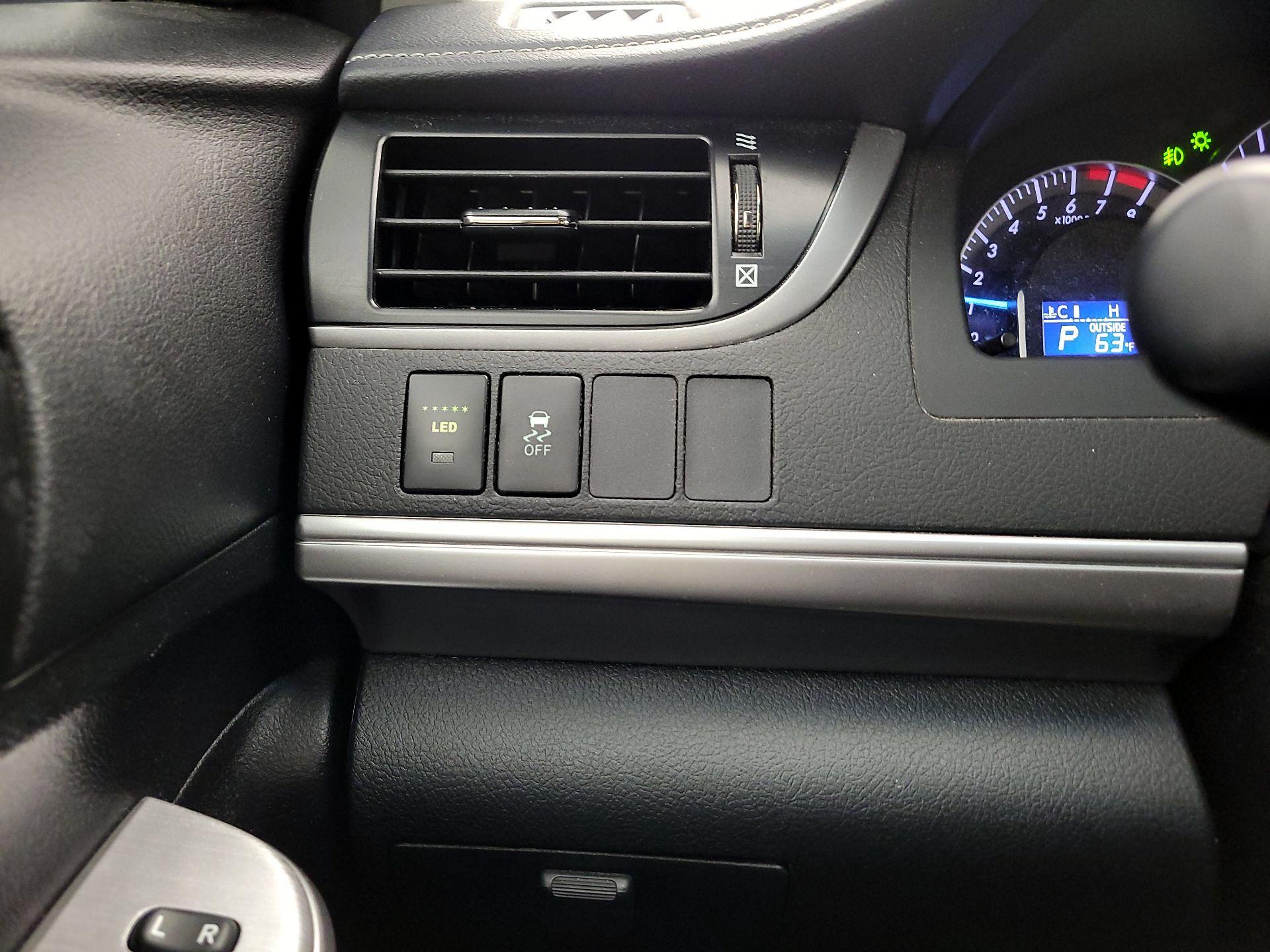 Thumbnail: 2014 Toyota Camry - 13