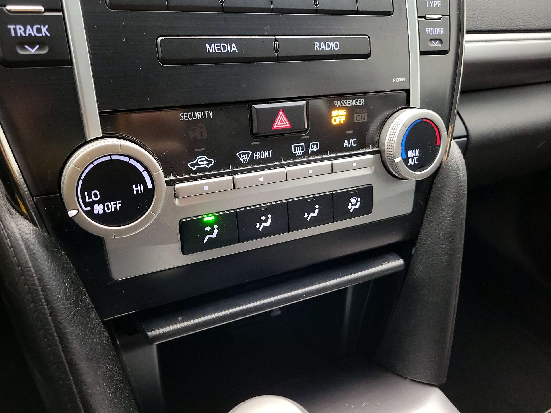 Thumbnail: 2014 Toyota Camry - 15