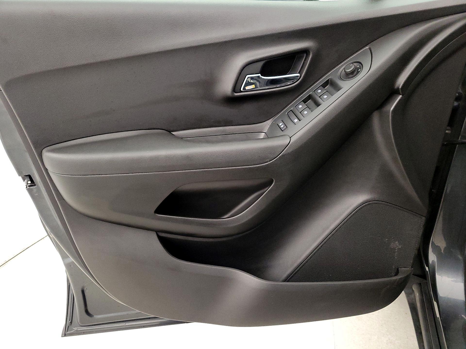 Thumbnail: 2018 Chevrolet Trax - 12