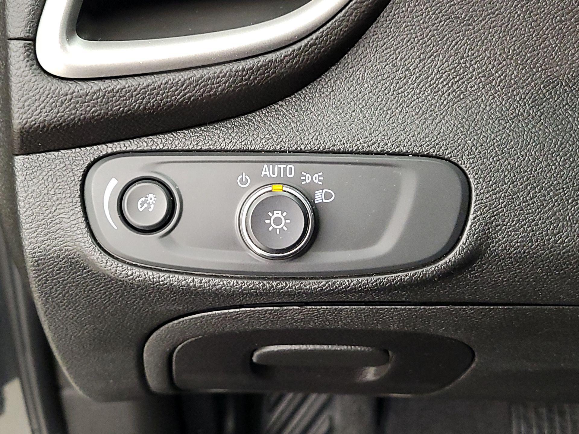 Thumbnail: 2018 Chevrolet Trax - 13