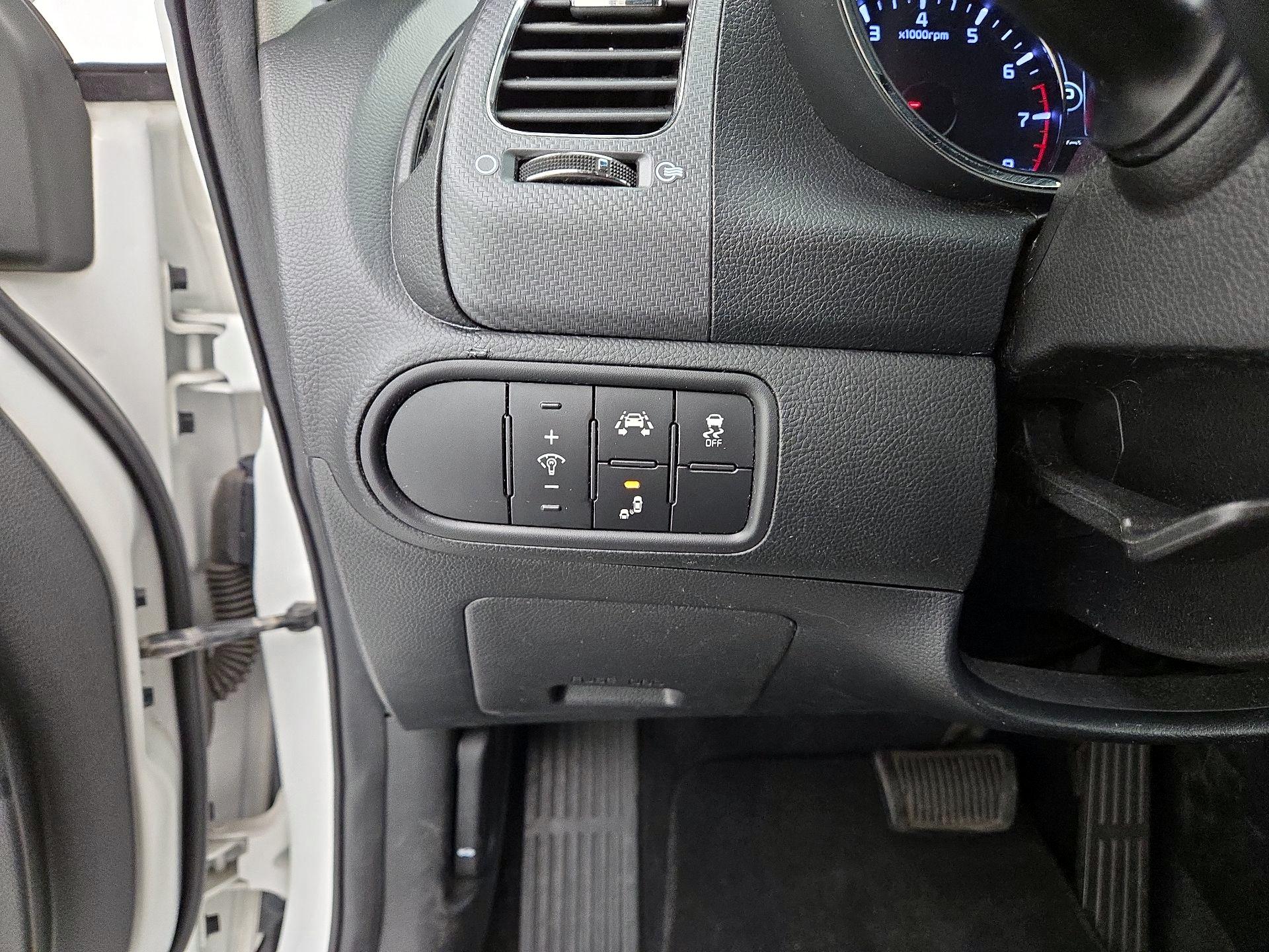 Thumbnail: 2018 Kia Forte - 13