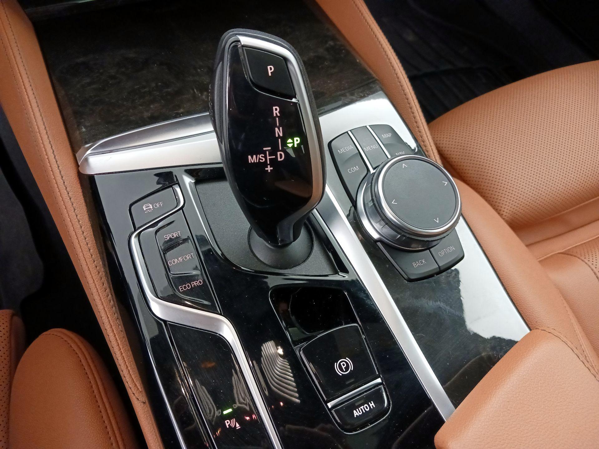 Thumbnail: 2023 BMW 5 Series - 18