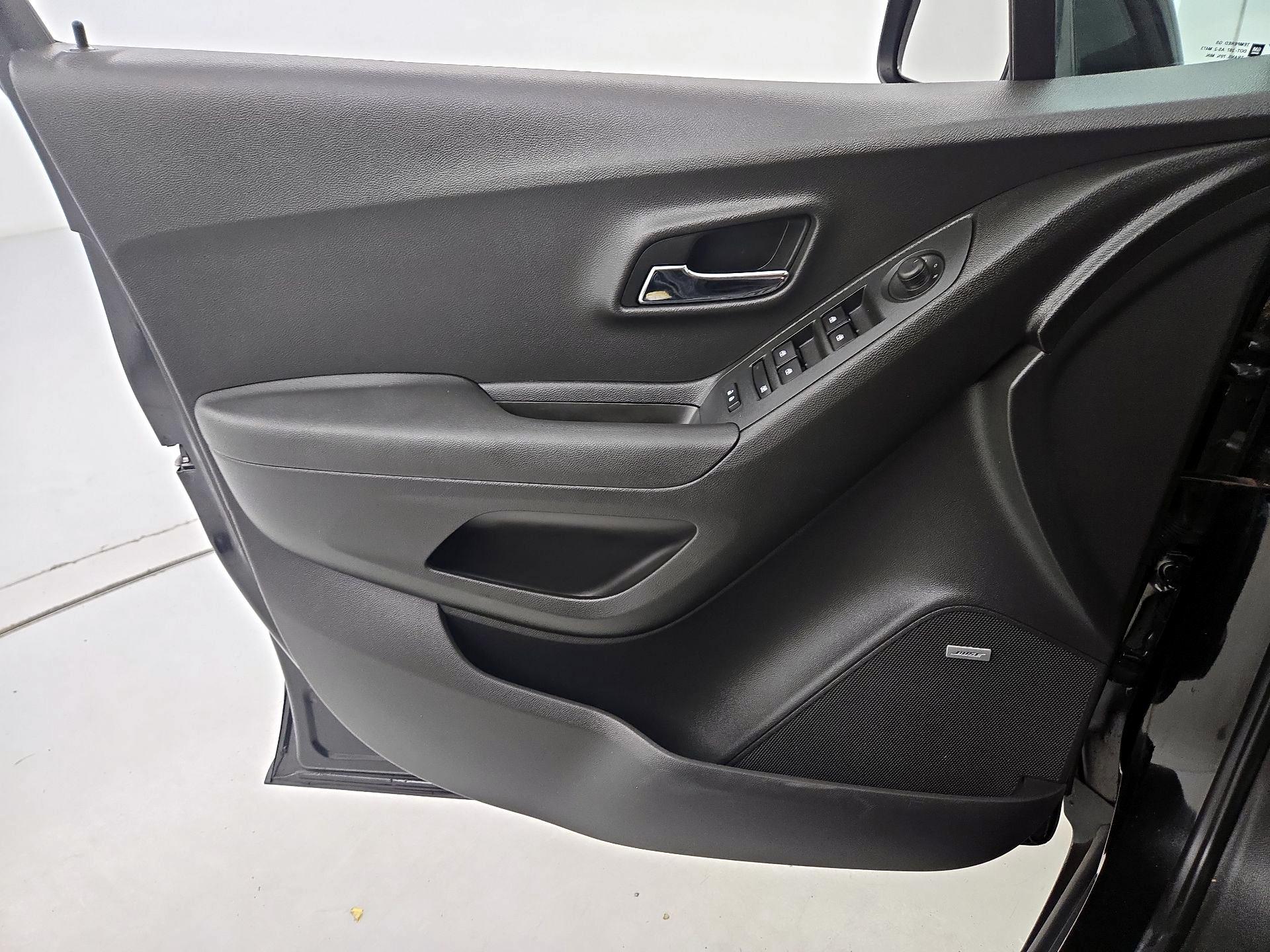 Thumbnail: 2018 Chevrolet Trax - 12